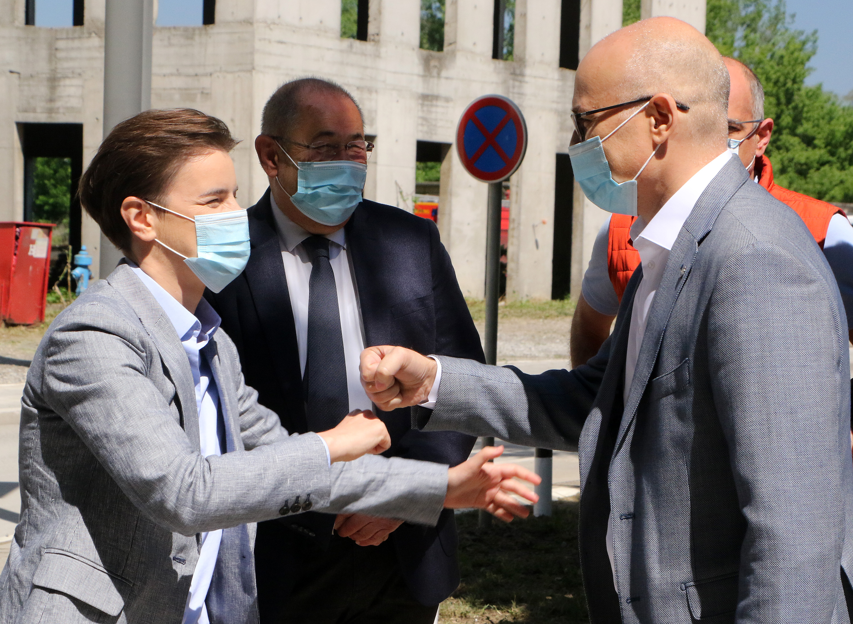 Novi Sad, 21. maja 2020. -  Radove na rekonstrukciji KCV danas su obsli premijerka Ana Brnabic, ministar zdravlja Zlatibor Loncar, predsednik Pokrajinske vlade Igor Mirovic i gradonacelnik Novog Sada Milos Vucevic.  FOTO TANJUG / JAROSLAV PAP / an