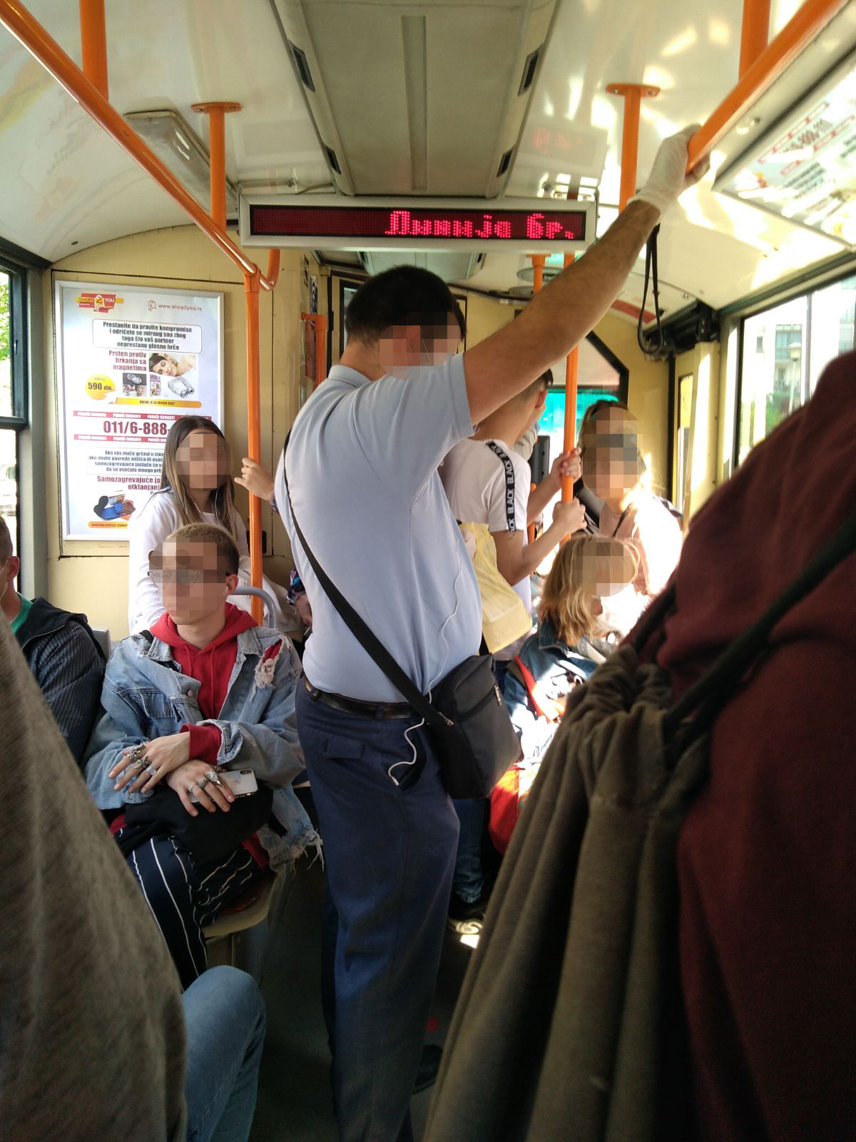 Gužva u javnom prevozu, gradski prevoz, javni saobraćaj, GSP, nepoštovanje mera protiv koronavirus, koronavirus, coronavirus Foto: Nova.rs