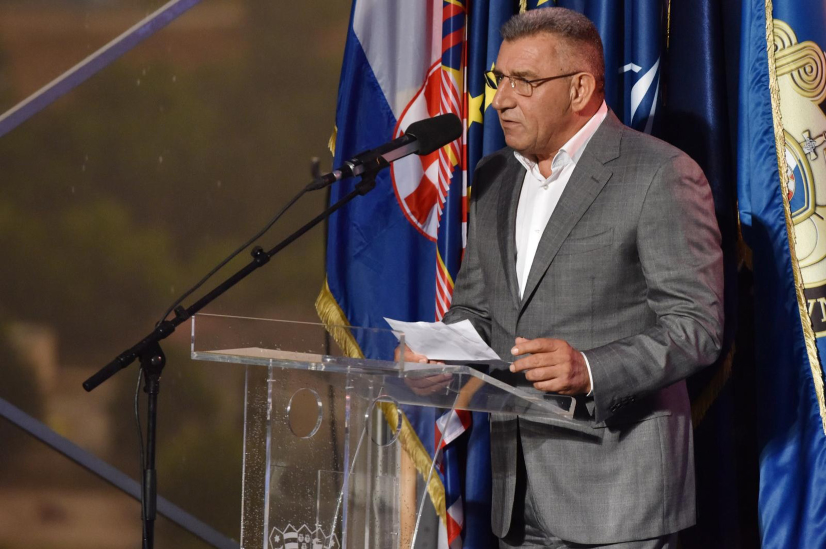 04.08.2020., Knin - Predsjednik RH Zoran Milanovic na kninskoj tvrdjavi odlikovao generale iz Vojno-redarstvene akcije Oluja. Ante Gotovina.
Photo: Hrvoje Jelavic/PIXSELL