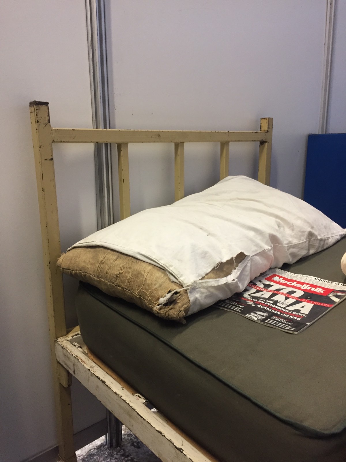 Glumac Miloš Đuričić u bolnici na Sajmu, krevet, smeštaj