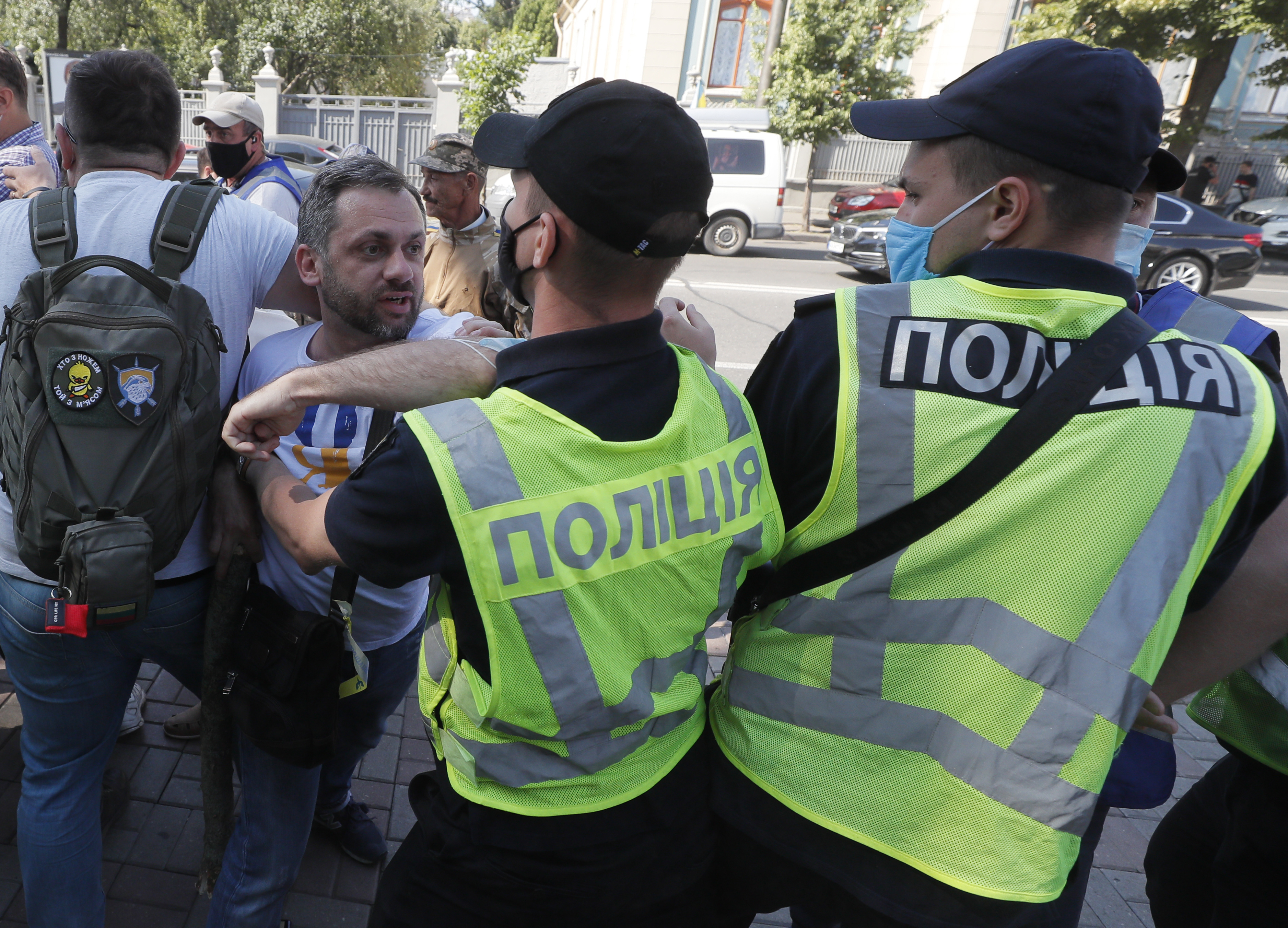 Ukrajina policija, Protest against language law