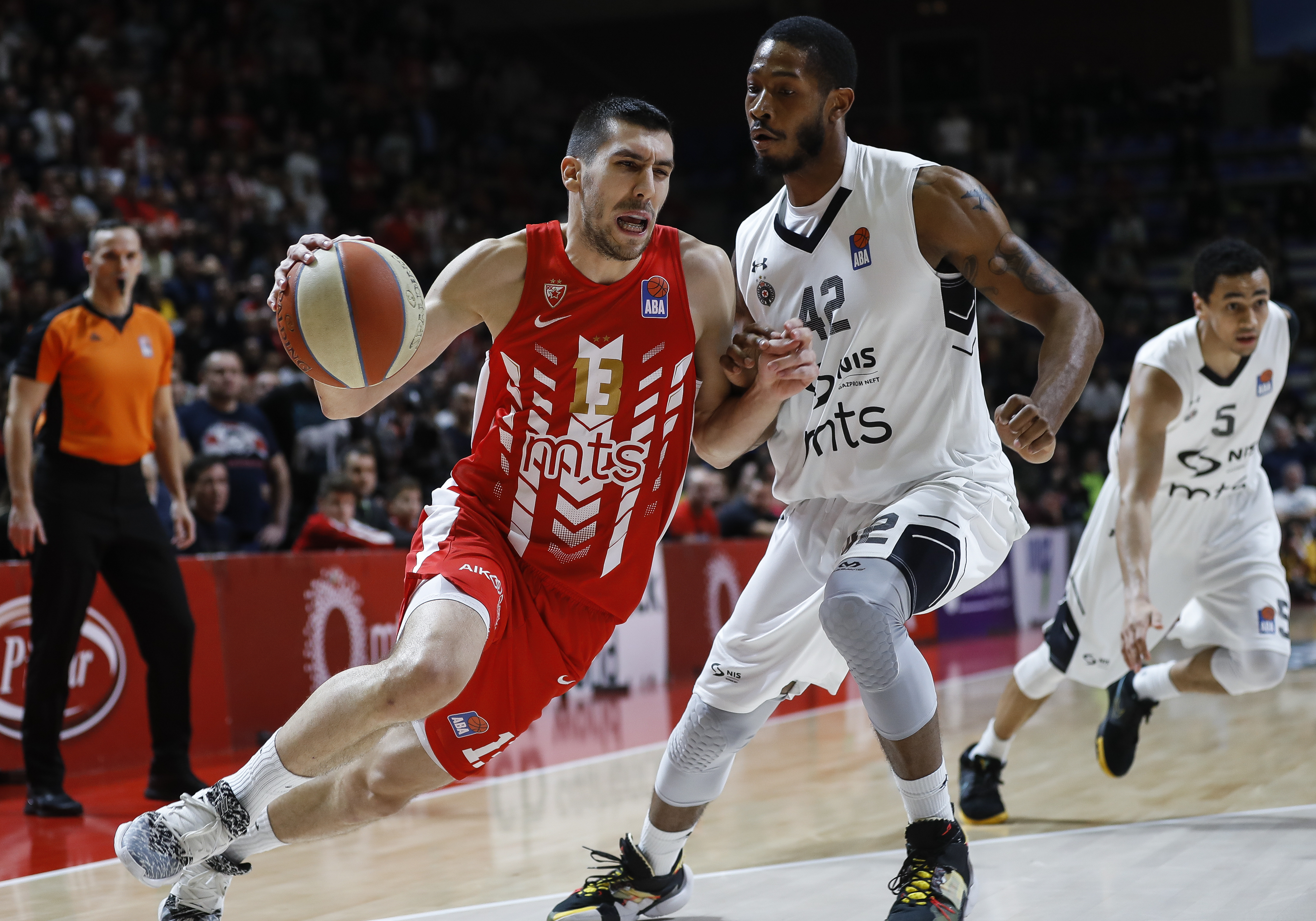 Kosarka Basketball ABA season 2019-2020
Crvena Zvezda v Partizan
Ognjen Dobric (L) and William Mosley
Beograd, 03.01.2020.
foto: Srdjan Stevanovic/Starsportphoto ©