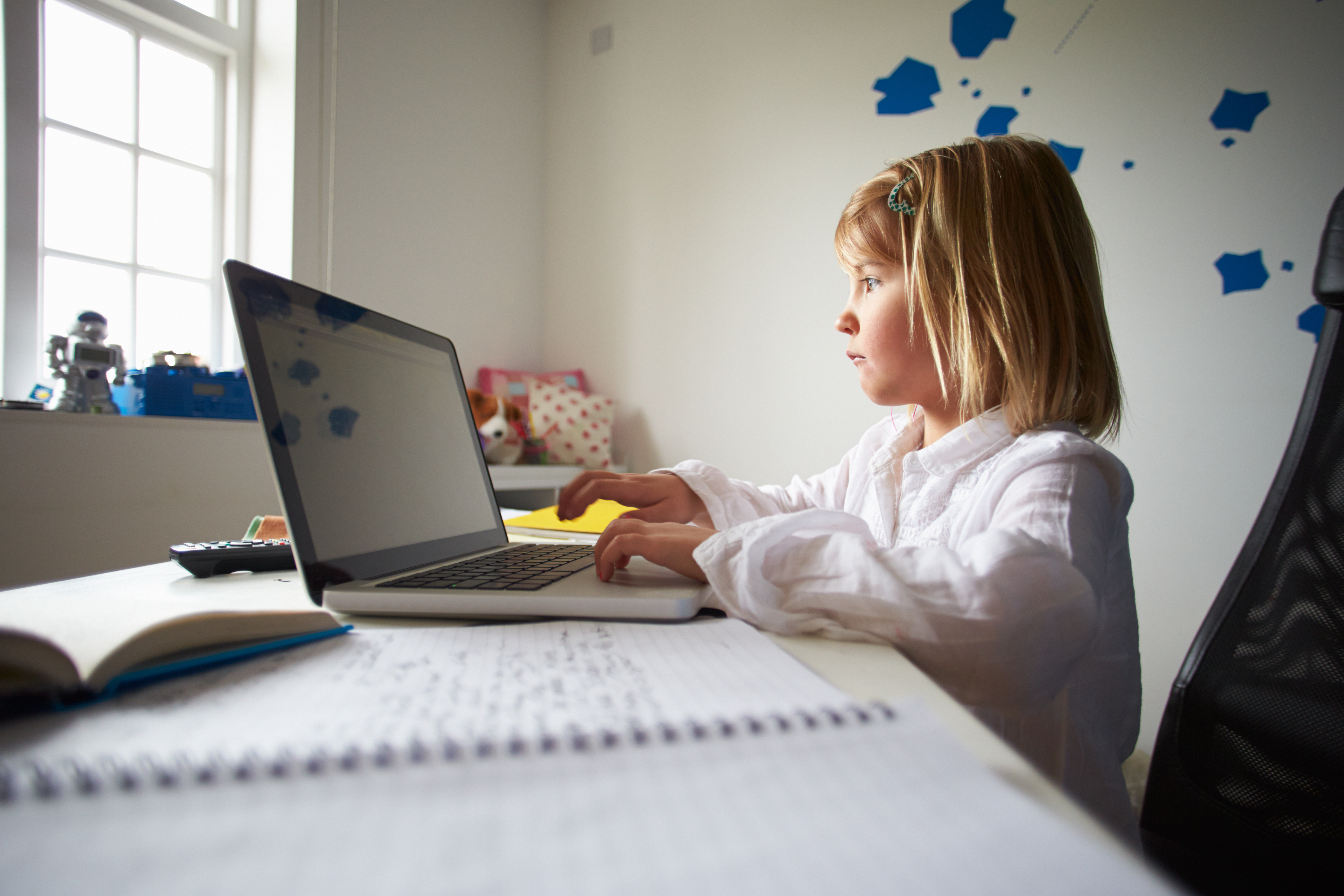 Bezbednost dece na internetu, dete, internet, bezbednost, opastnost, ilustracija Foto: Shutterstock