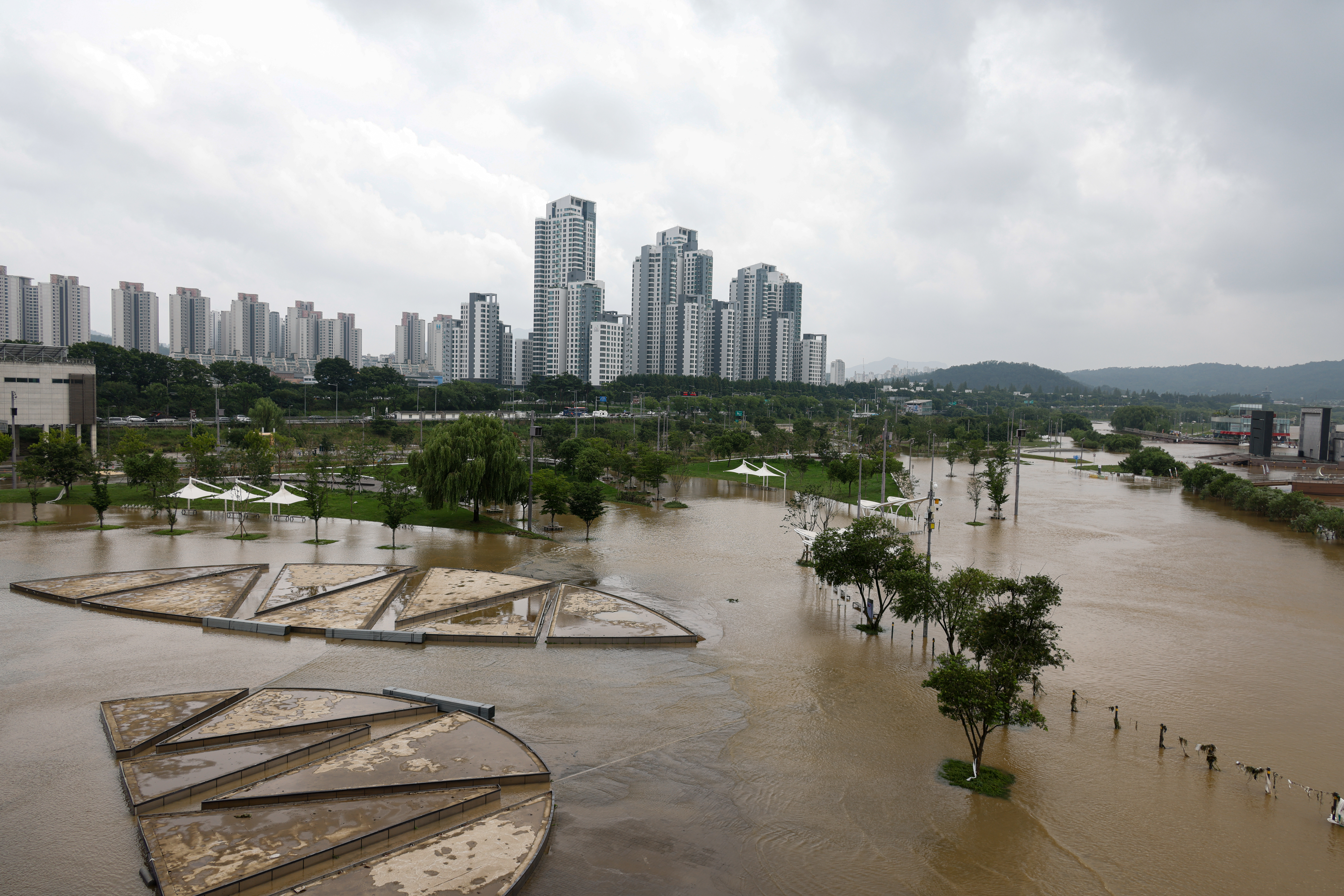 Heavy rain causes flooding in South Korea
