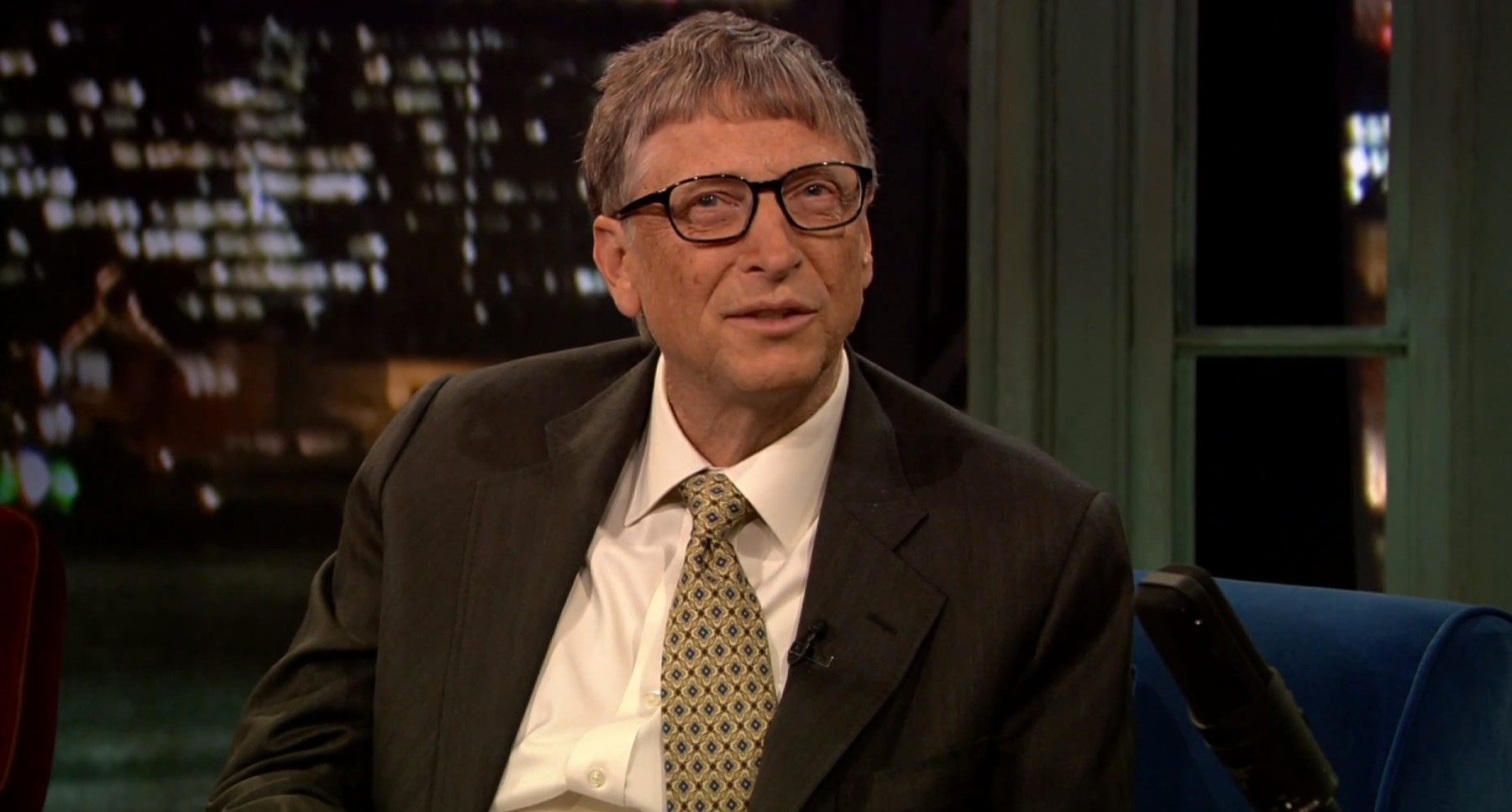 Bill Gates clowns around to make a serious point