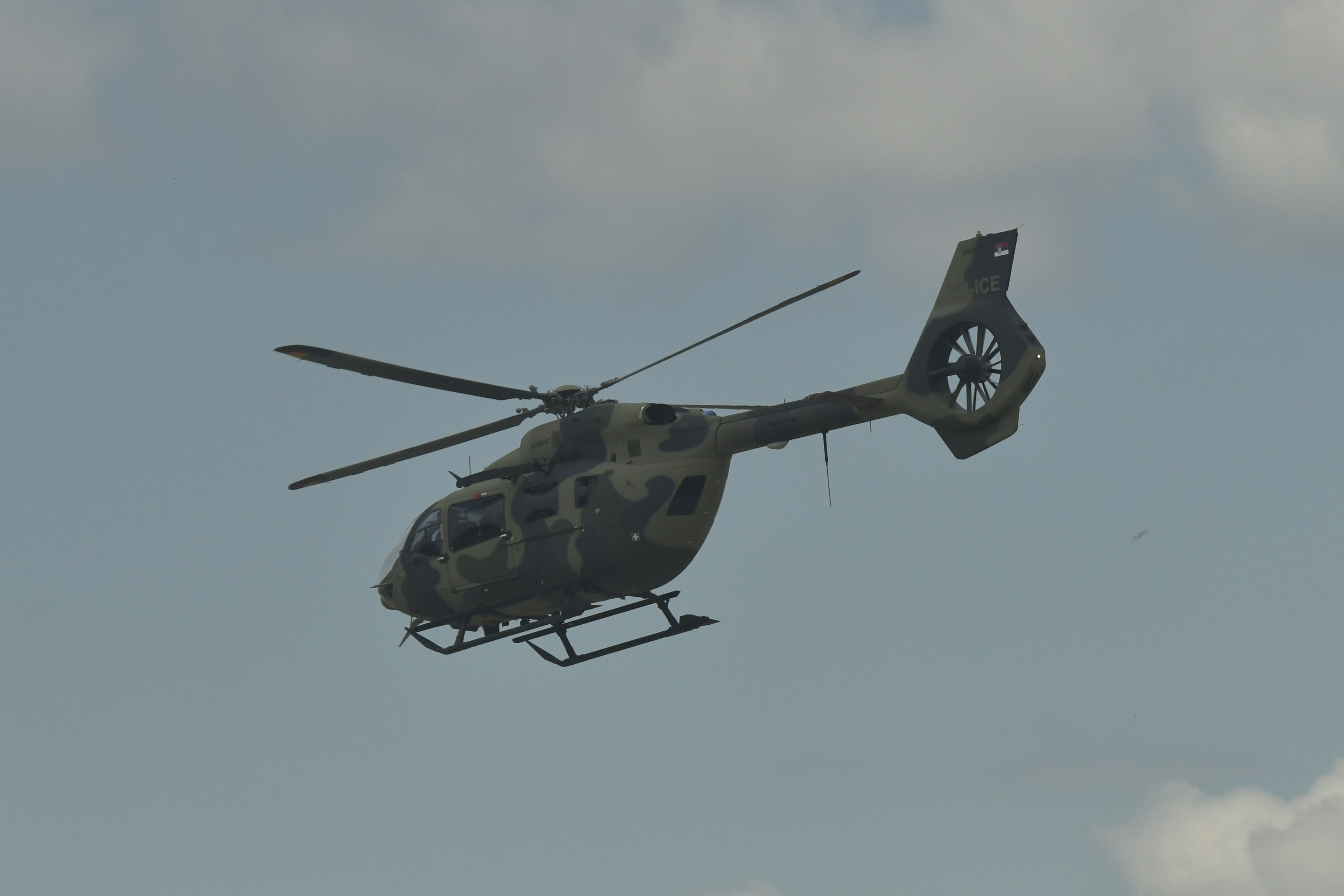 beograd 28.05 2020  pokazna vezba, vojna vezba, spustanje specijalaca , policijski helihopter ,Helikopter H-145M Mupa Srbije Foto: Zoran Lončarević/Nova.rs