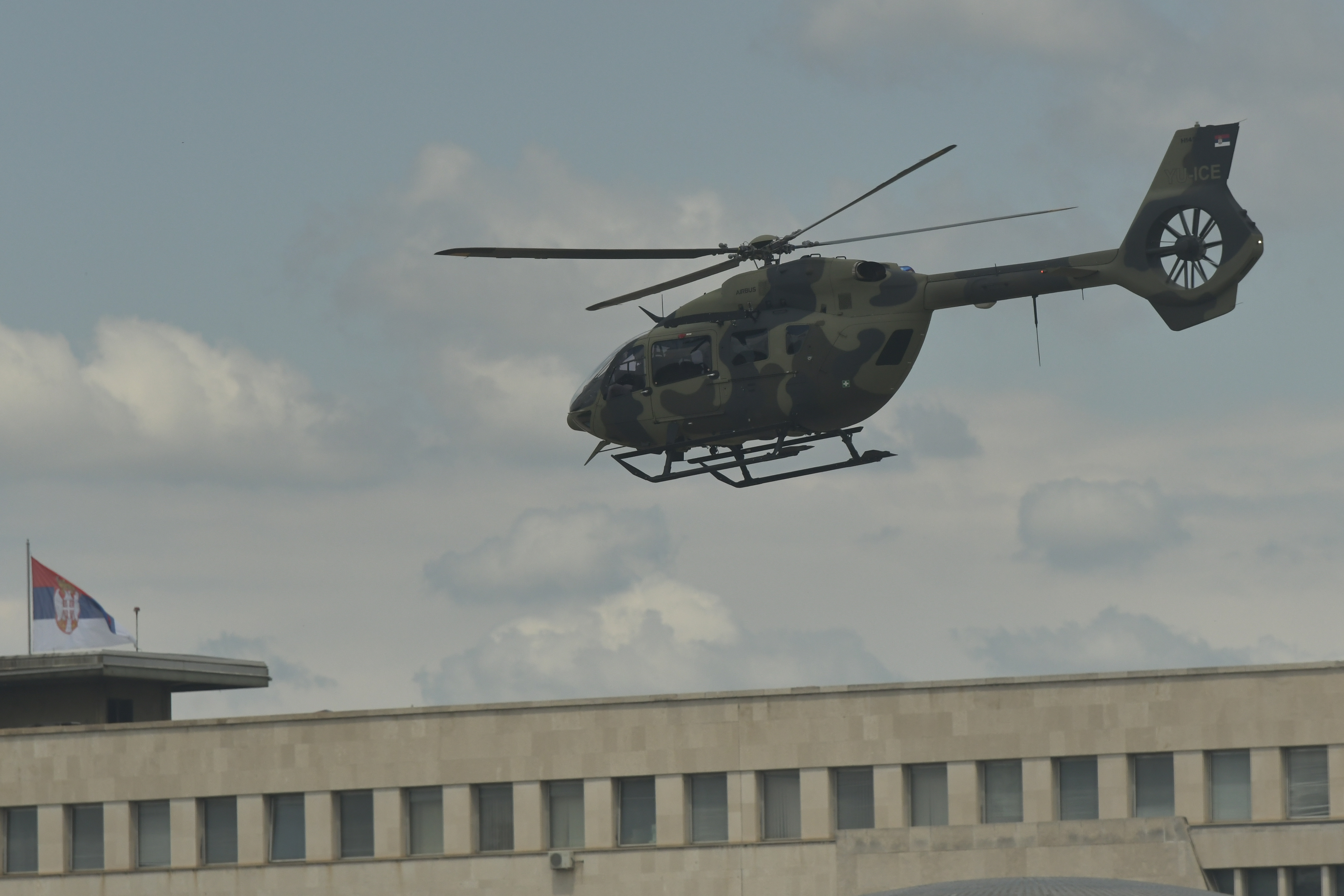 beograd 28.05 2020  pokazna vezba, vojna vezba, spustanje specijalaca , policijski helihopter ,Helikopter H-145M Mupa Srbije Foto: Zoran Lončarević/Nova.rs