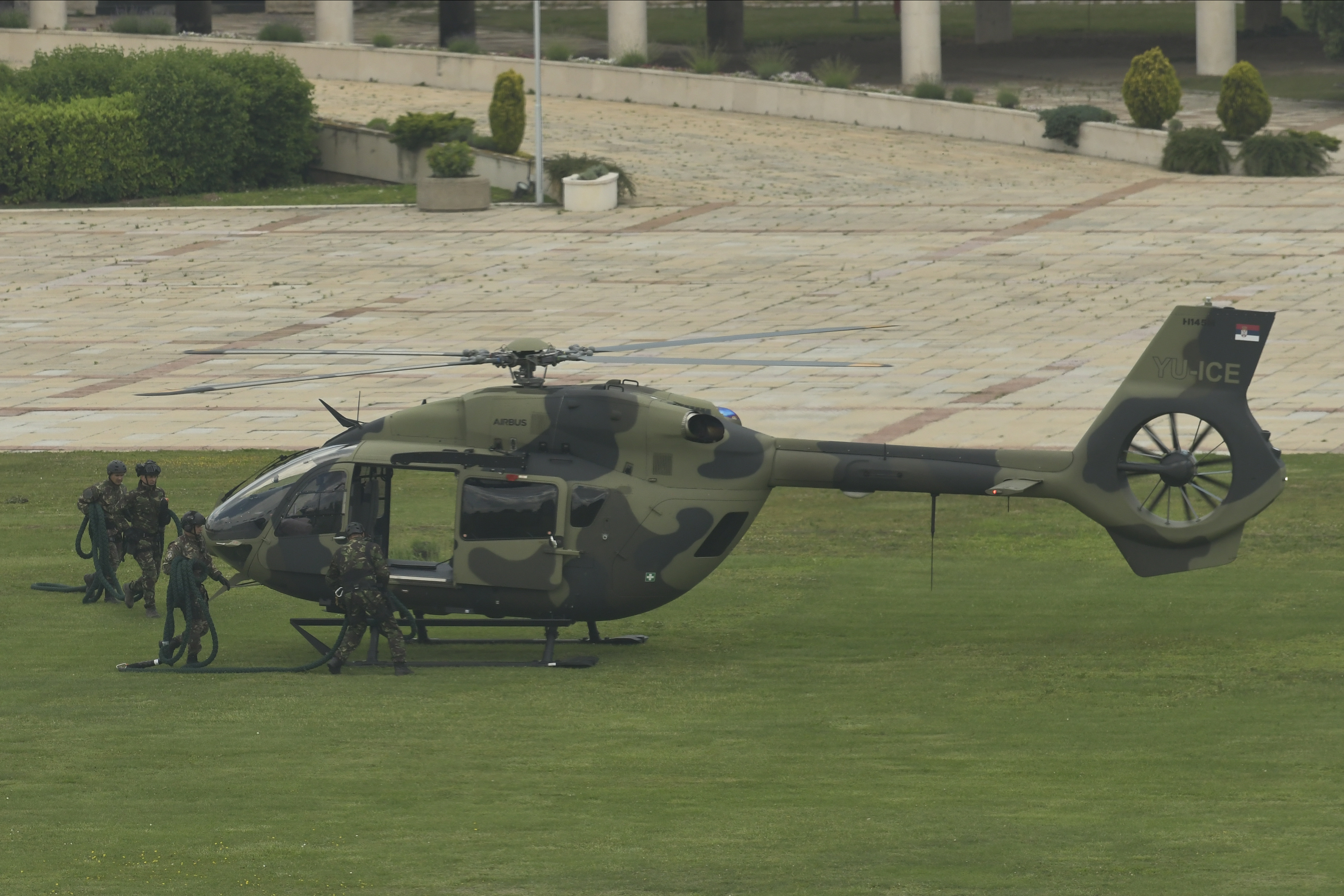 beograd 28.05 2020  pokazna vezba, vojna vezba, spustanje specijalaca , policijski helihopter ,Helikopter H-145M Mupa Srbije Foto: Zoran Lončarević/Nova.rs
