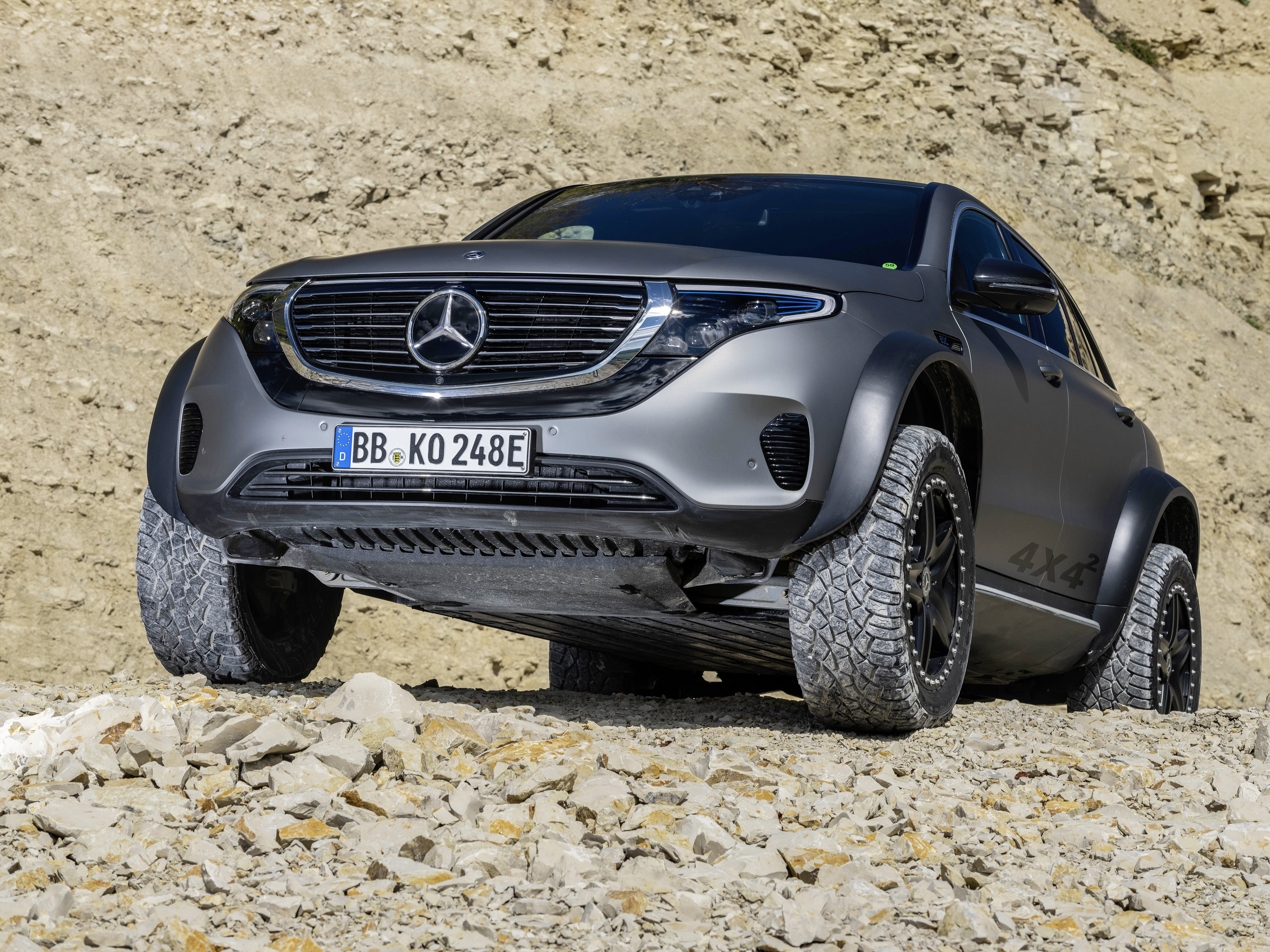 Elektromobilität wird abenteuerlustig. Die Fahrzeugstudie Mercedes-Benz EQC 4x4²  

Electric luxury goes off-road. The Mercedes-Benz EQC 4x4² vehicle study