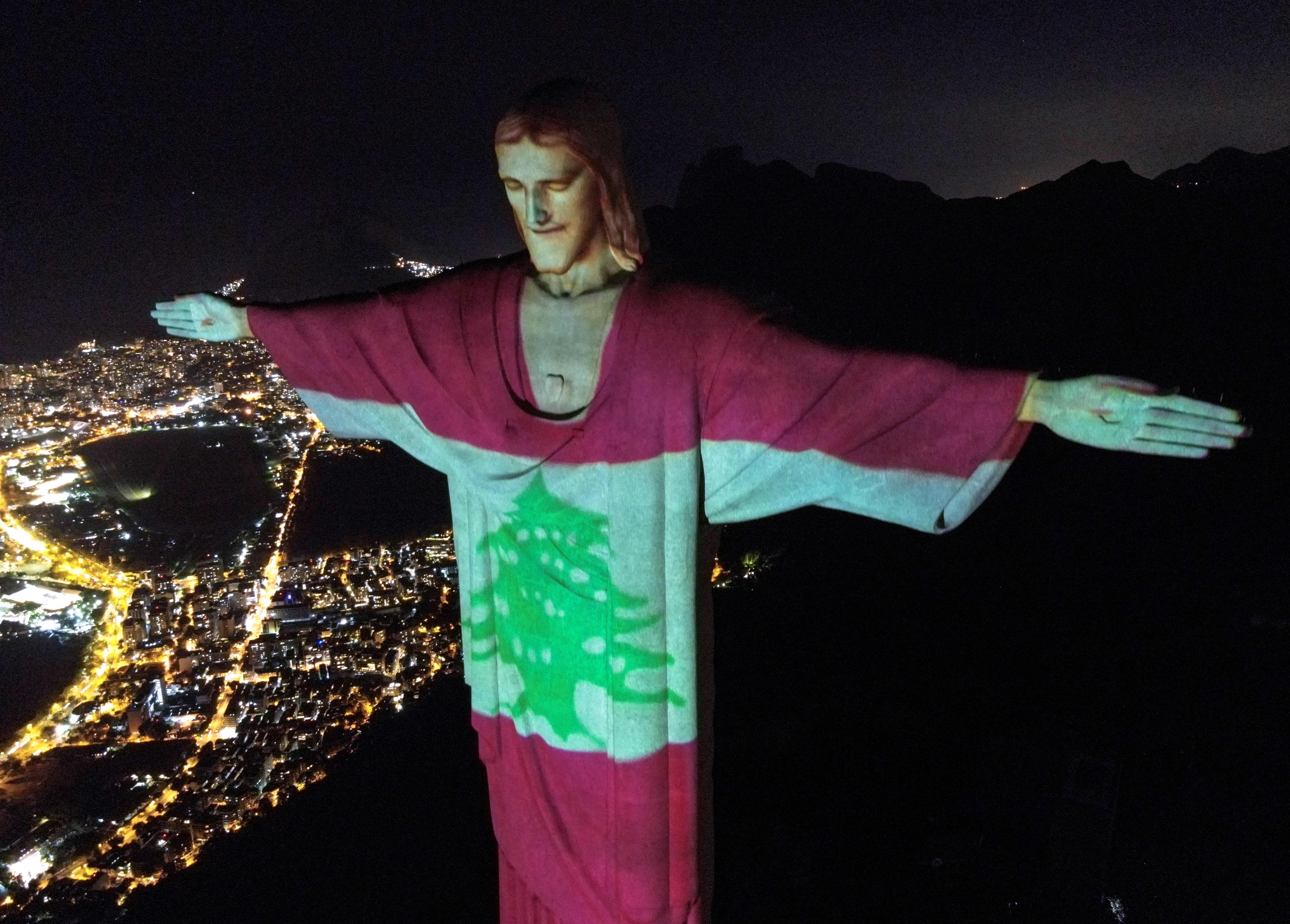 Projection of the Lebanese flag on Christ the Redeemer in tribute to Beirut explosion victims