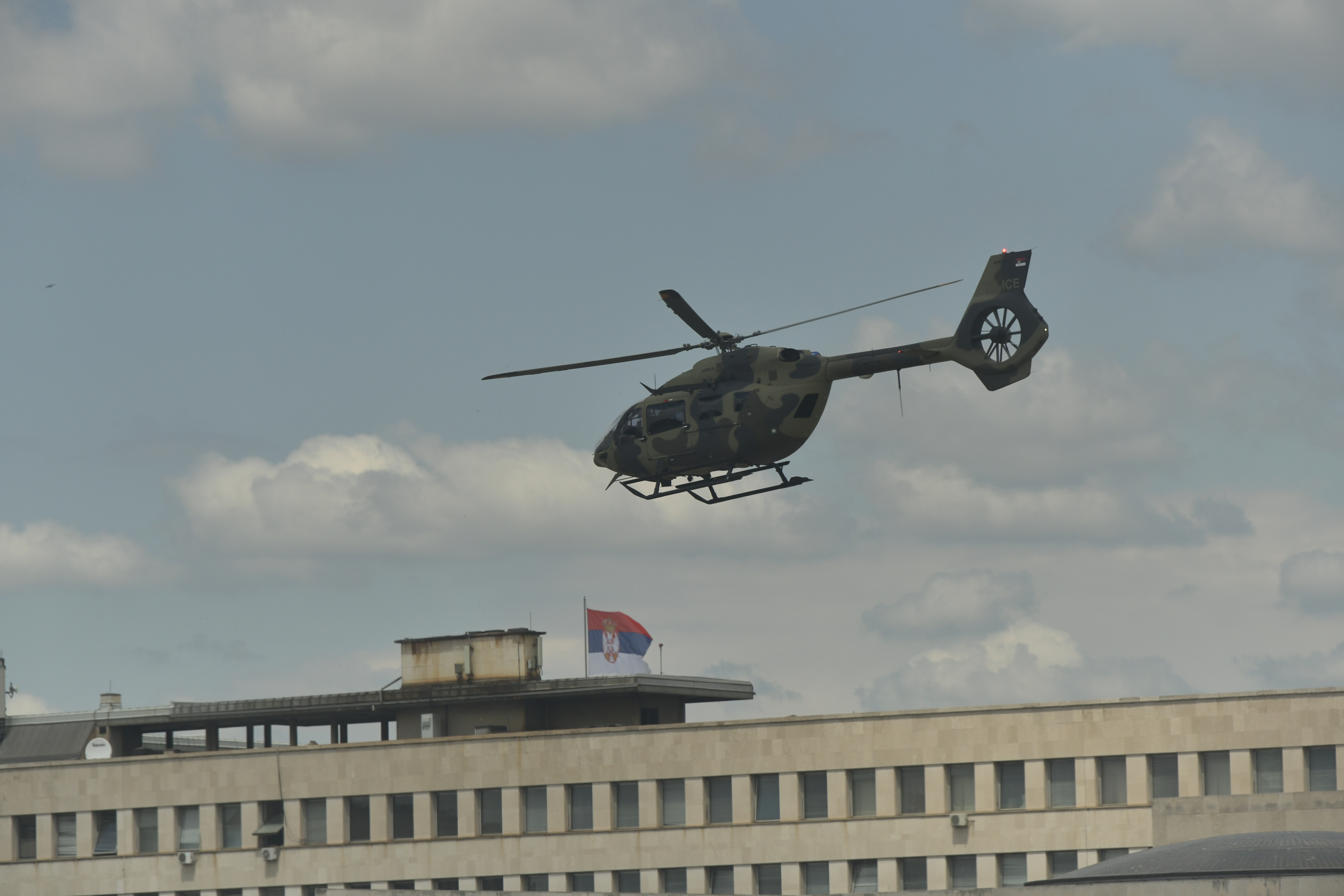 beograd 28.05 2020  pokazna vezba, vojna vezba, spustanje specijalaca , policijski helihopter ,Helikopter H-145M Mupa Srbije Foto: Zoran Lončarević/Nova.rs