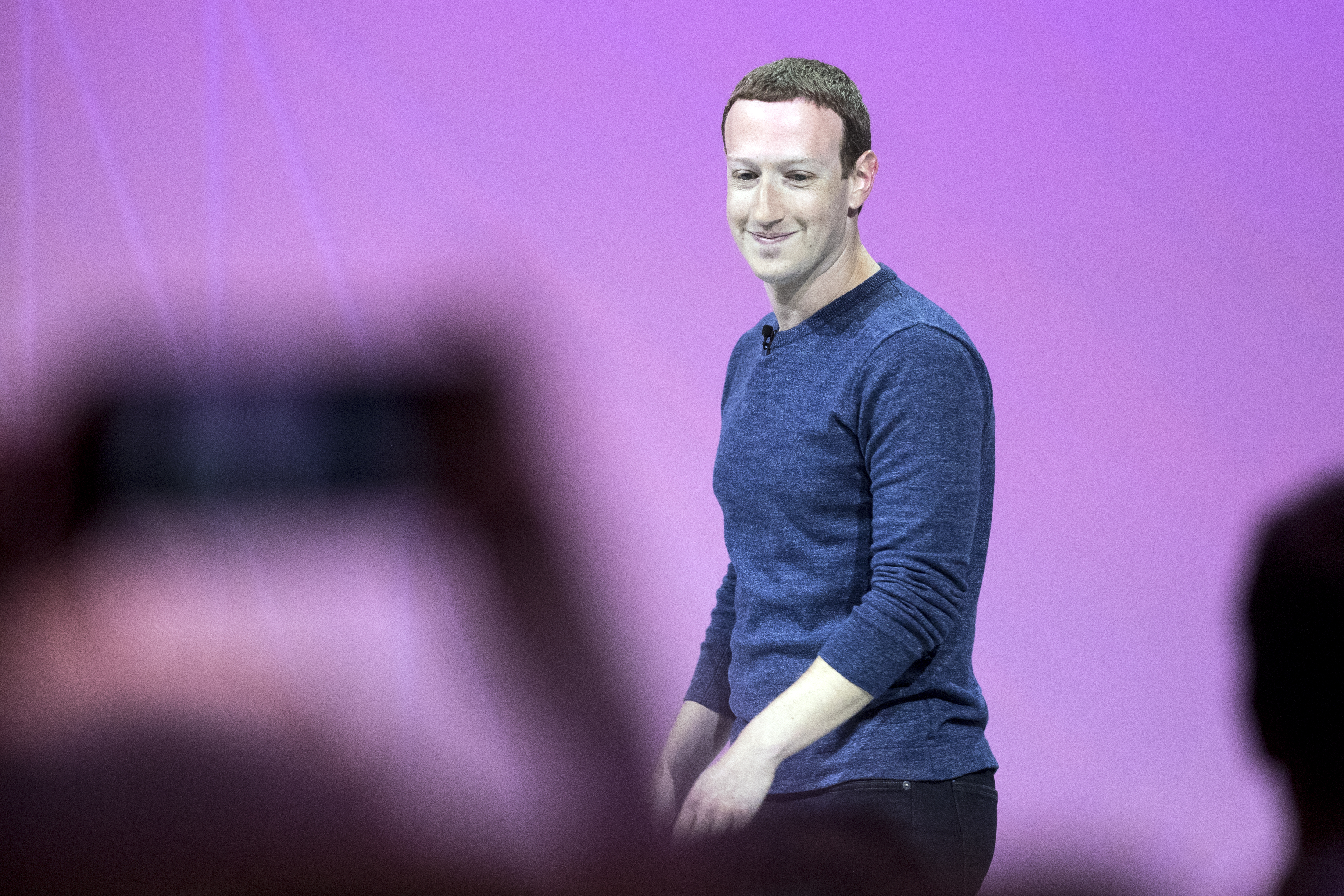 epa06760588 Facebook CEO Mark Zuckerberg arrives on stage during the VivaTech fair in Paris, France, 24 May 2018. The annual commercial convention runs from the 24 to 26 May.  EPA-EFE/ETIENNE LAURENT