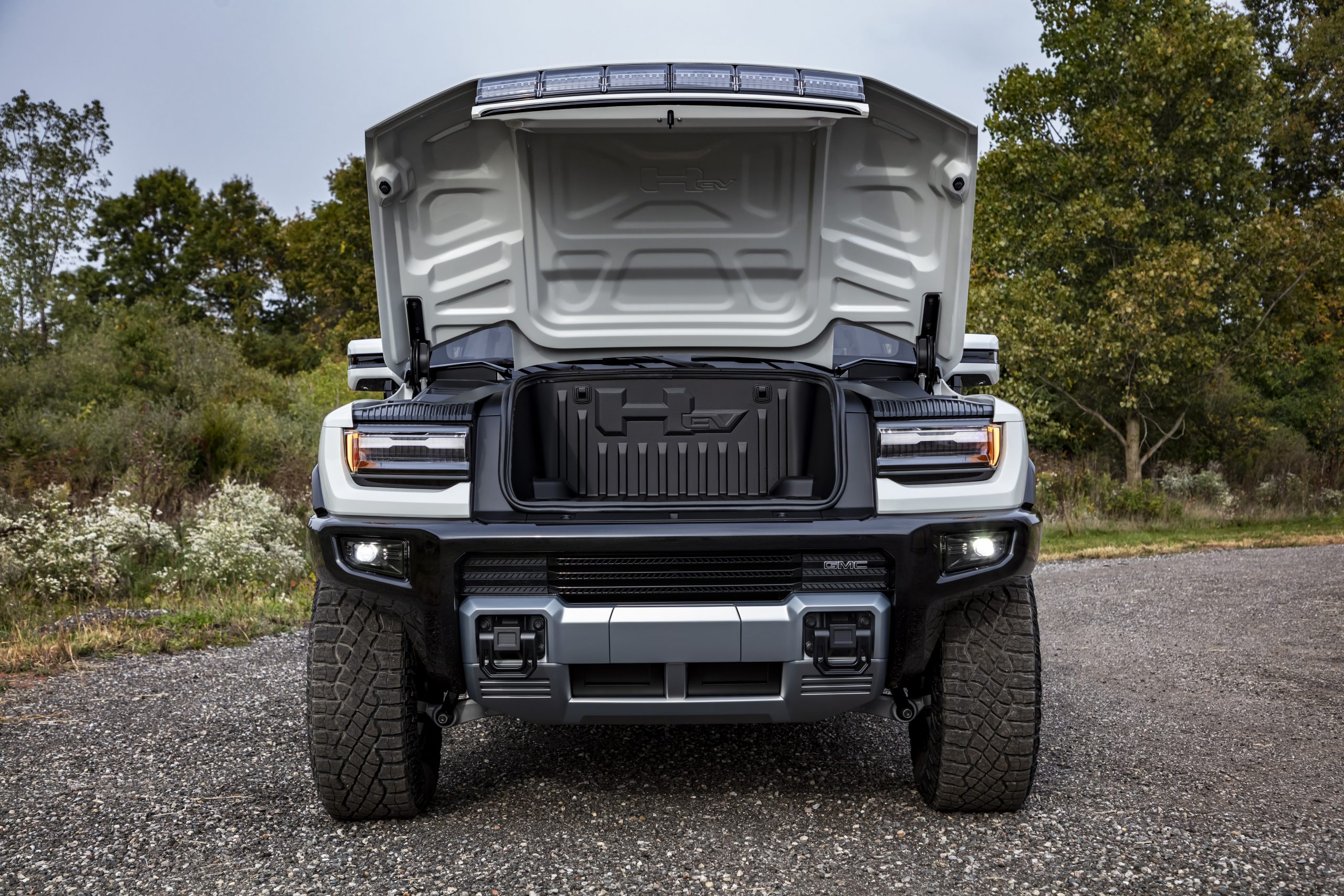 From bold and futuristic design cues, to cleverly executed details, the 2022 GMC HUMMER EV reimagines an instantly recognizable silhouette for a modern, all-electric future