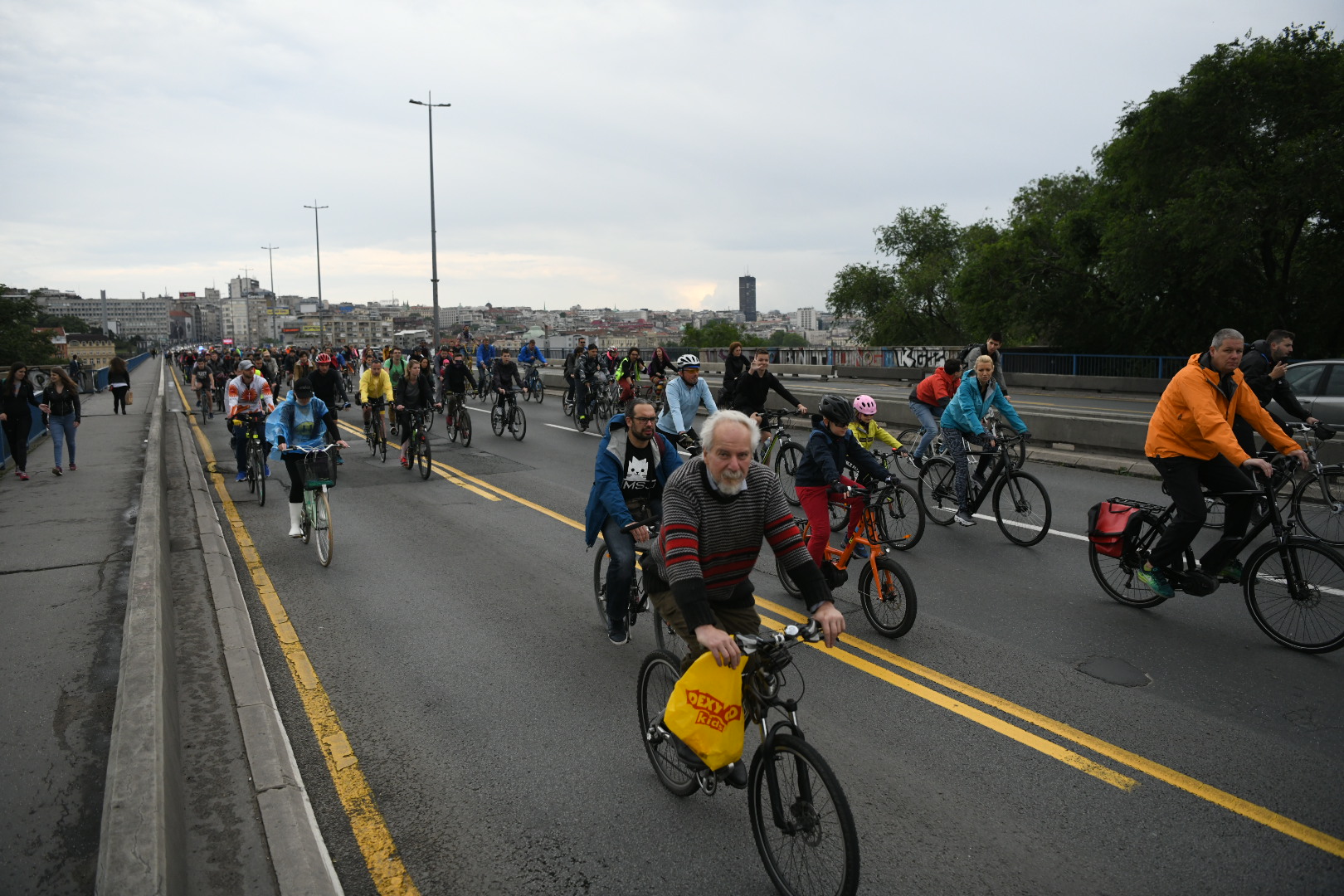 Beograd 30.05.2020. Protest biciklista. Biciklisti, Ulice za bicikliste, Brankov most Foto: Vesna Lalić/Nova.rs