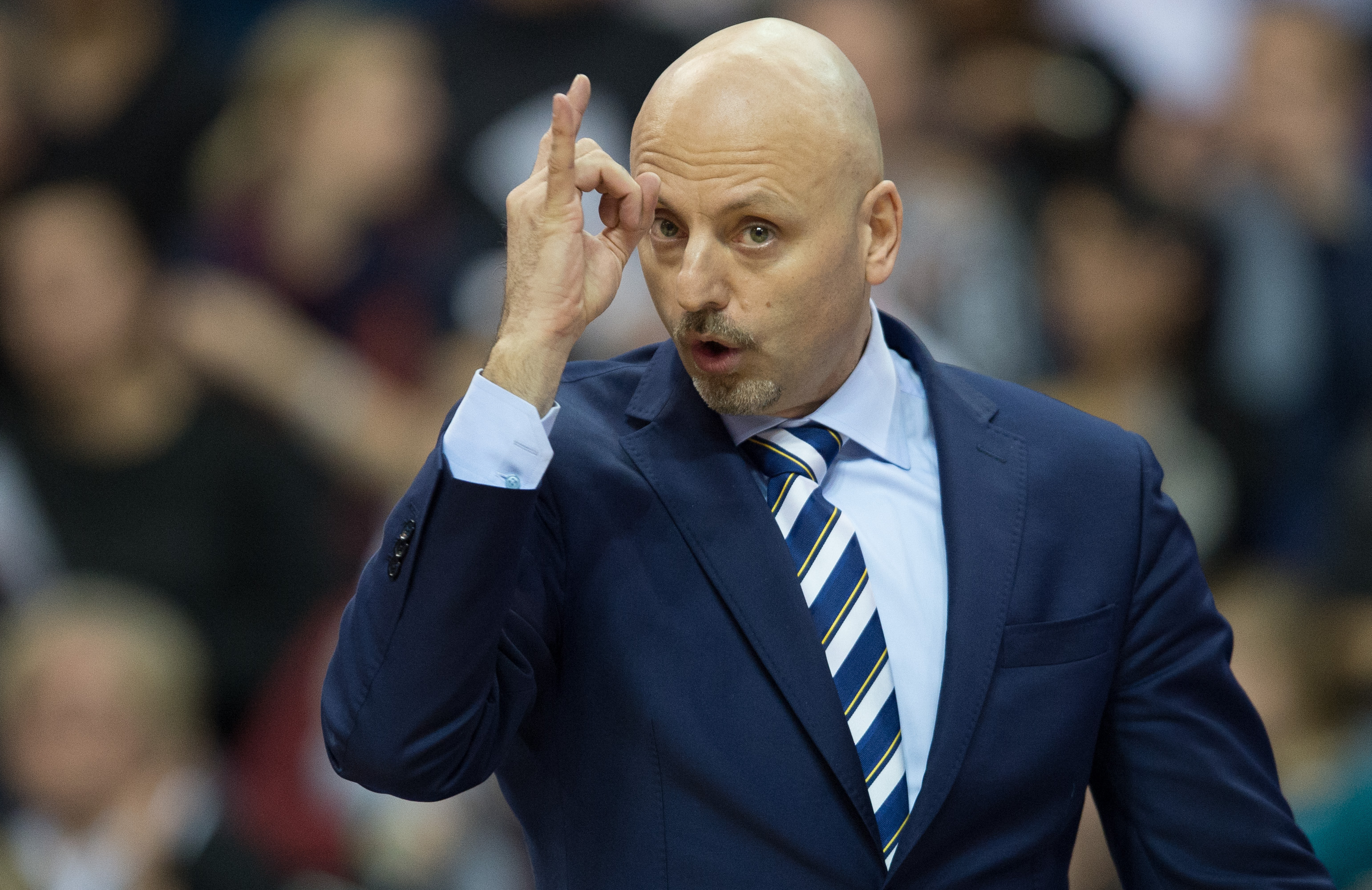 epa04545104 Berlin's coach Sasa Obradovic reacts  during the Euroleague basketball between ALBA Berlin and FC Barcelona at the O2 World in Berlin, Germany, 02 January 2015.  EPA/LUKAS SCHULZE