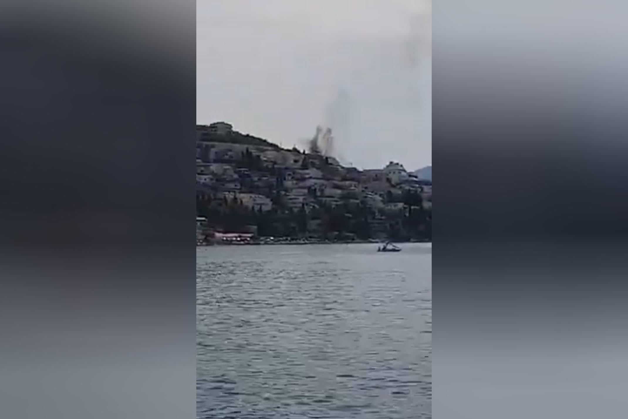 Neum, požar, kuća, gori kuća u blizini hotela Foto: Printscreen/YouTube/Dnevni avaz