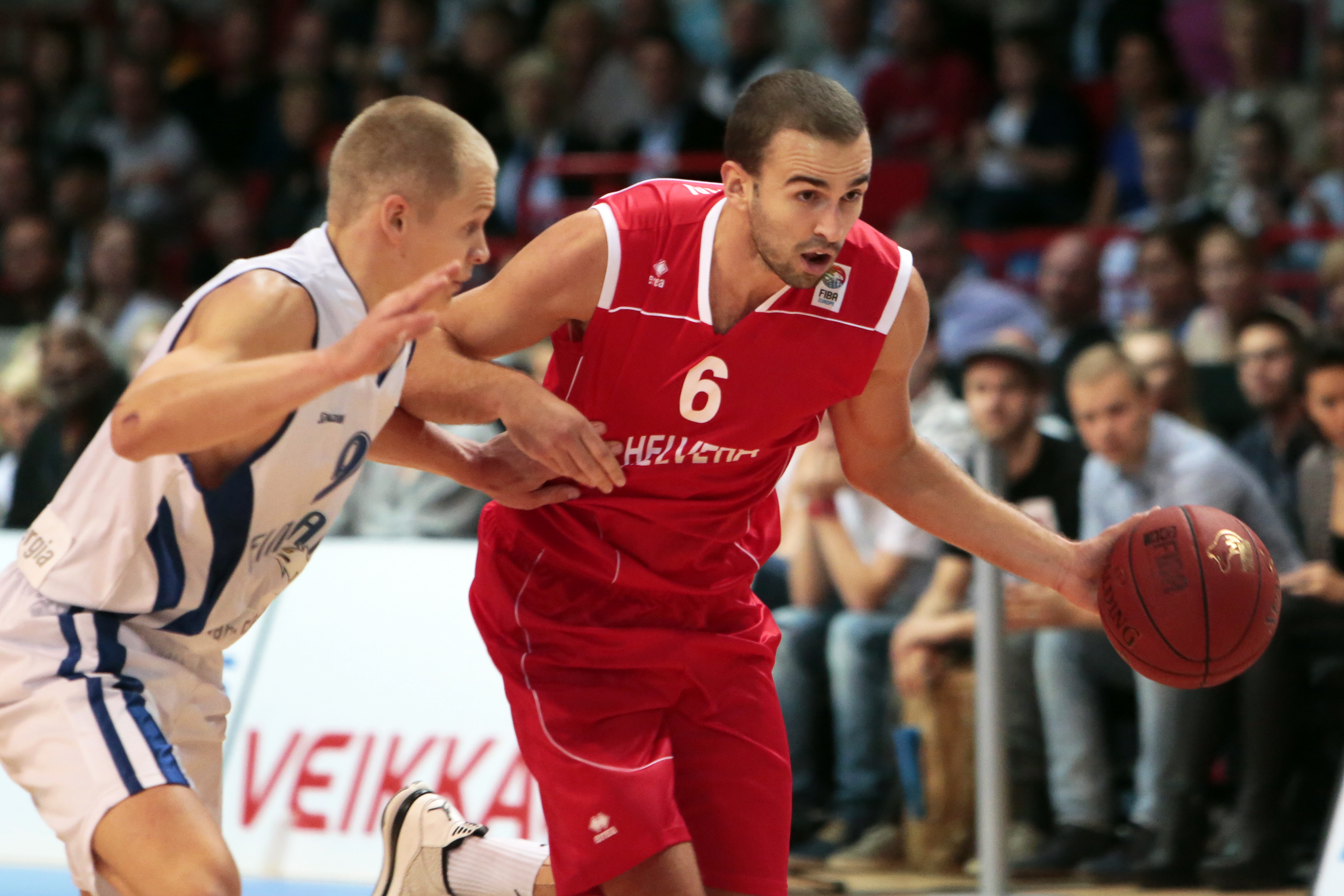 epa03394368 Sasu Salin (L) of Finland in action against Swiss Dusan Mladjan (R) during their Euro 2013 qualification basketball match in Helsinki, Finland, 11 September 2012.  EPA/PEKKA SIPOLA