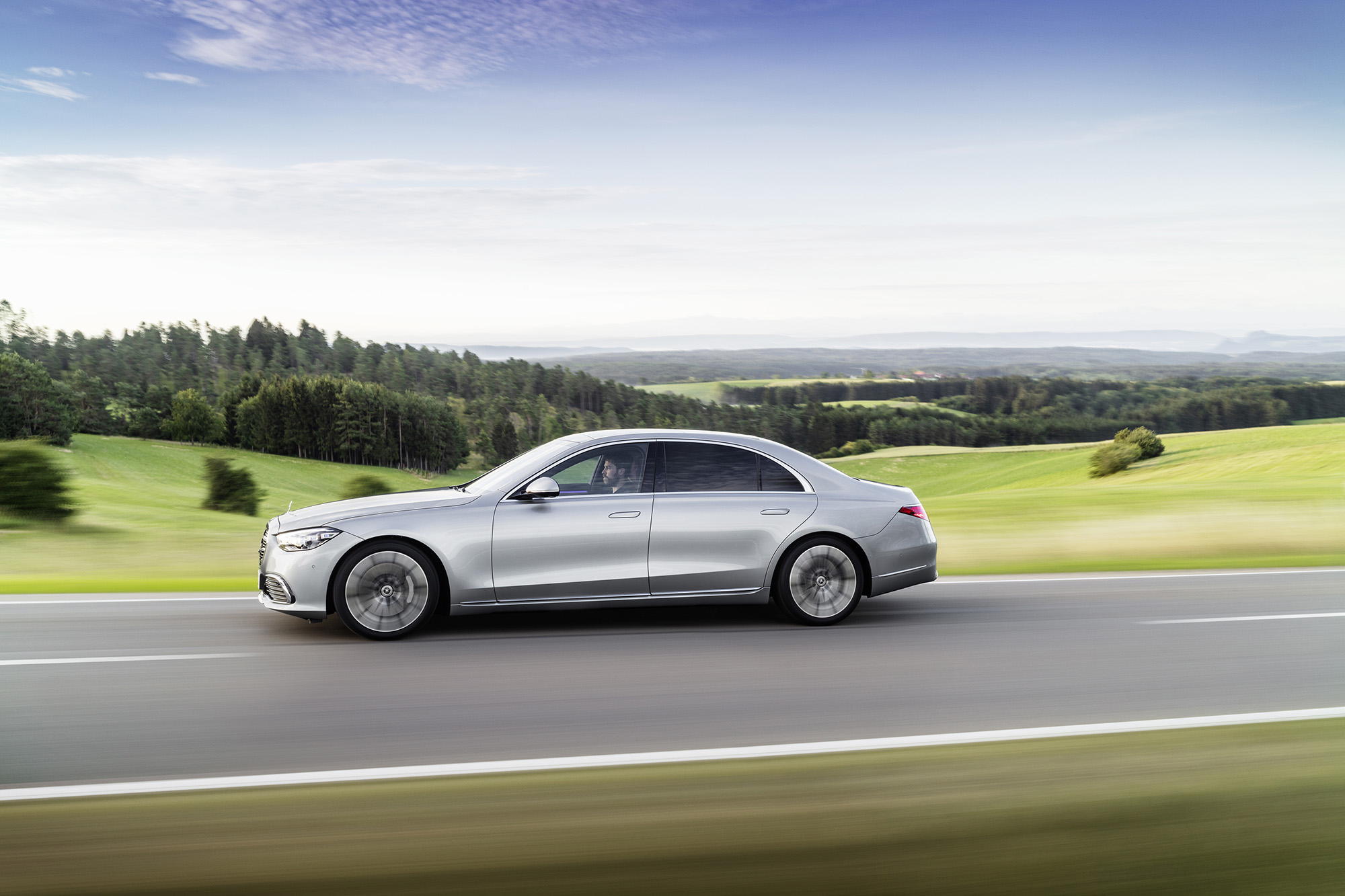 Mercedes-Benz S-Klasse, 2020, Outdoor, Fahraufnahme, Exterieur: Hightechsilber 

Mercedes-Benz S-Class, 2020, outdoor, driving shot, exterior: hightech silver
