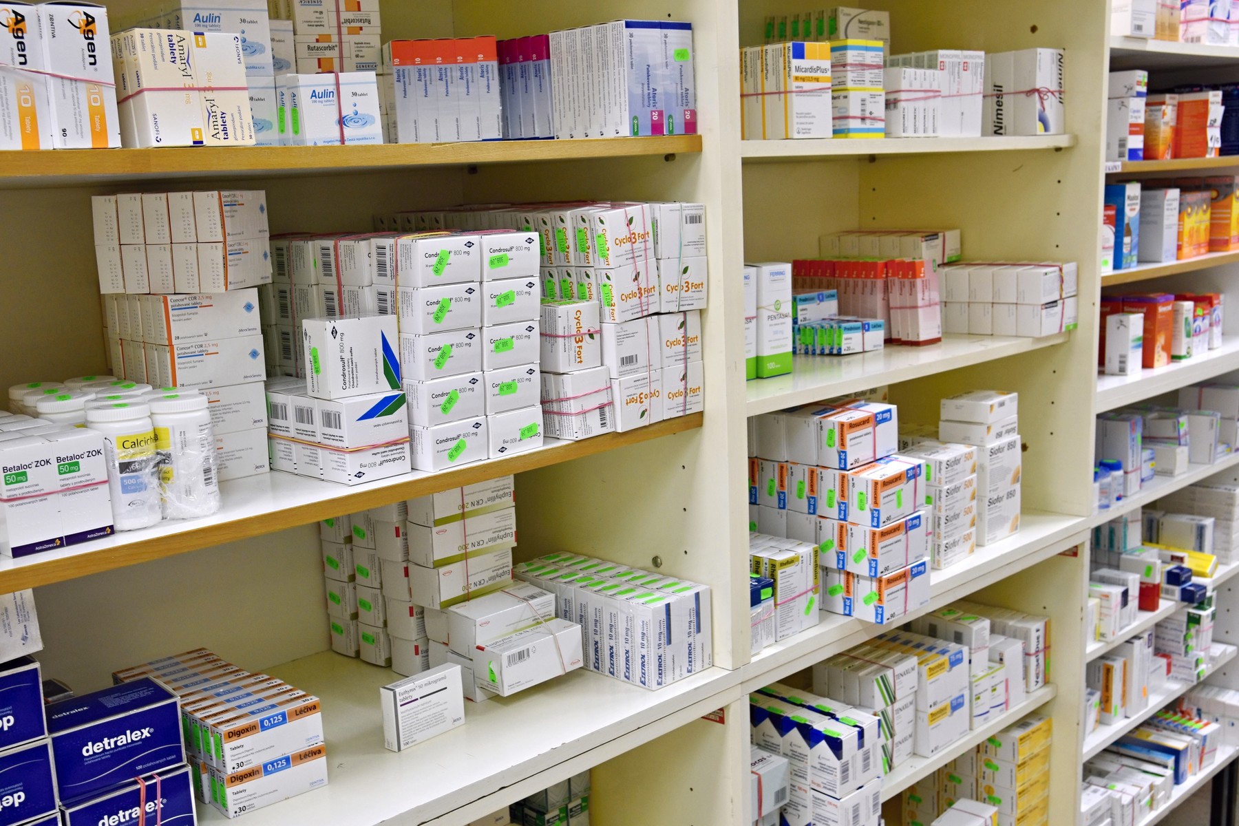Medical Pills And Supplements On Pharmacy Stand.,Image: 353511882, License: Rights-managed, Restrictions: , Model Release: no, Credit line: - / Česká ilustrační fotografie / Profimedia
