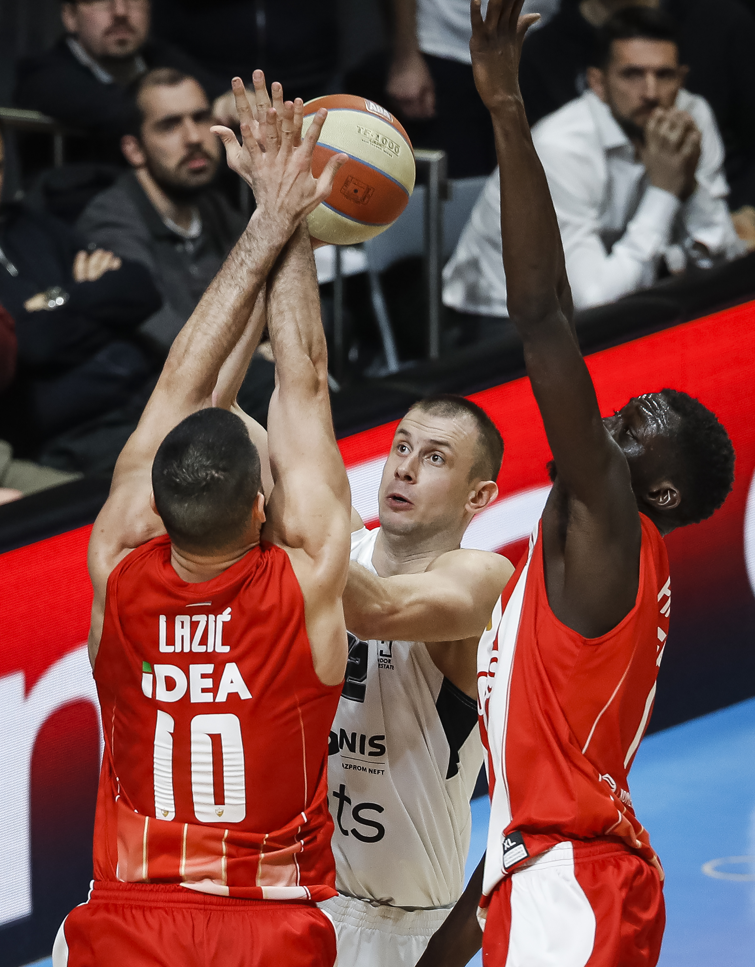 Kosarka Basketball ABA season 2018-2019
Crvena Zvezda v Partizan
Novica Velickovic (C) Branko Lazic (L) and Faye Mouhammad
Beograd, 03.03.2019
foto: Srdjan Stevanovic/Starsportphoto ©