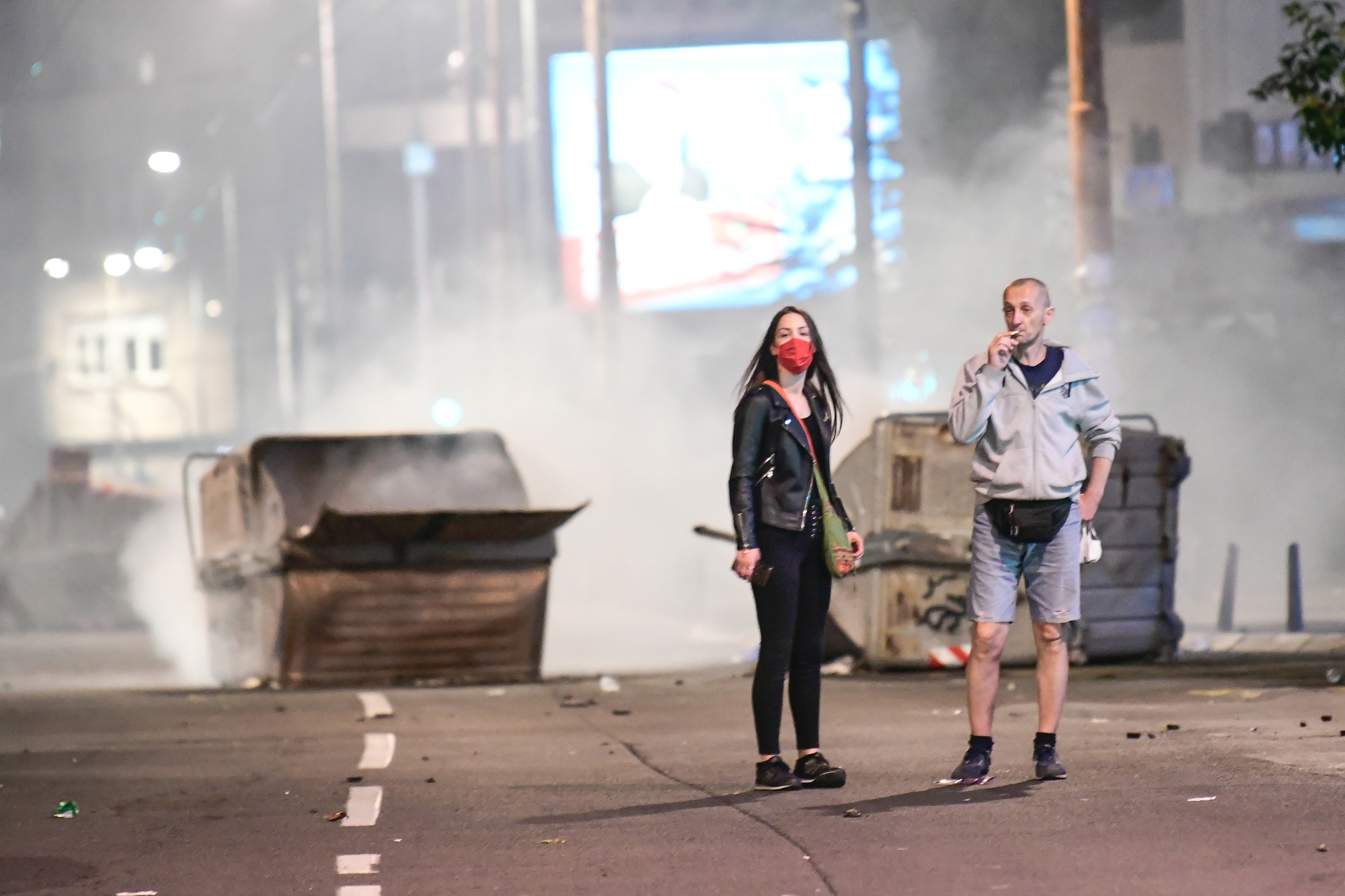 Beograd 07.07.2020. Protest ispred zgrade Narodne skupštine zbog najave uvodjenja policijskog časa. Skupština, Narodna skupština, narod, protest, demonstracija, demonstranti, policija, žandarmerija, suzavac Foto: Goran Srdanov/Nova.rs