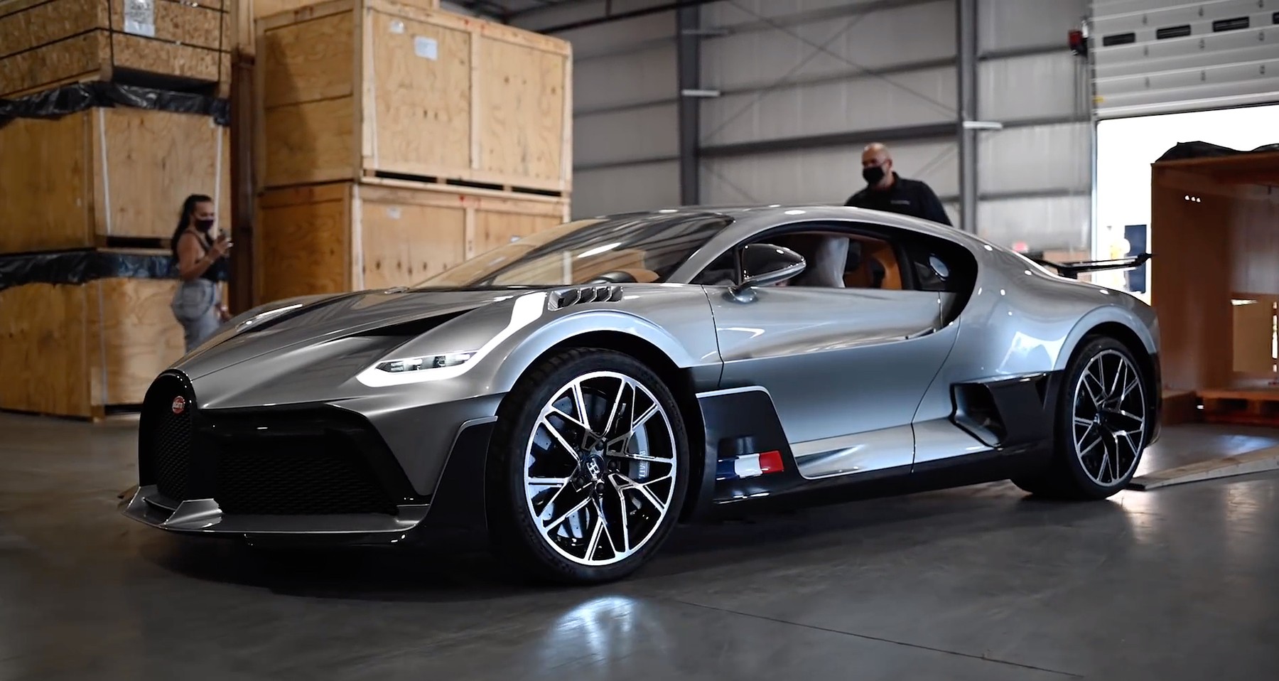 Cool unboxing vieo of new €5 million Bugatti Divo hypercar