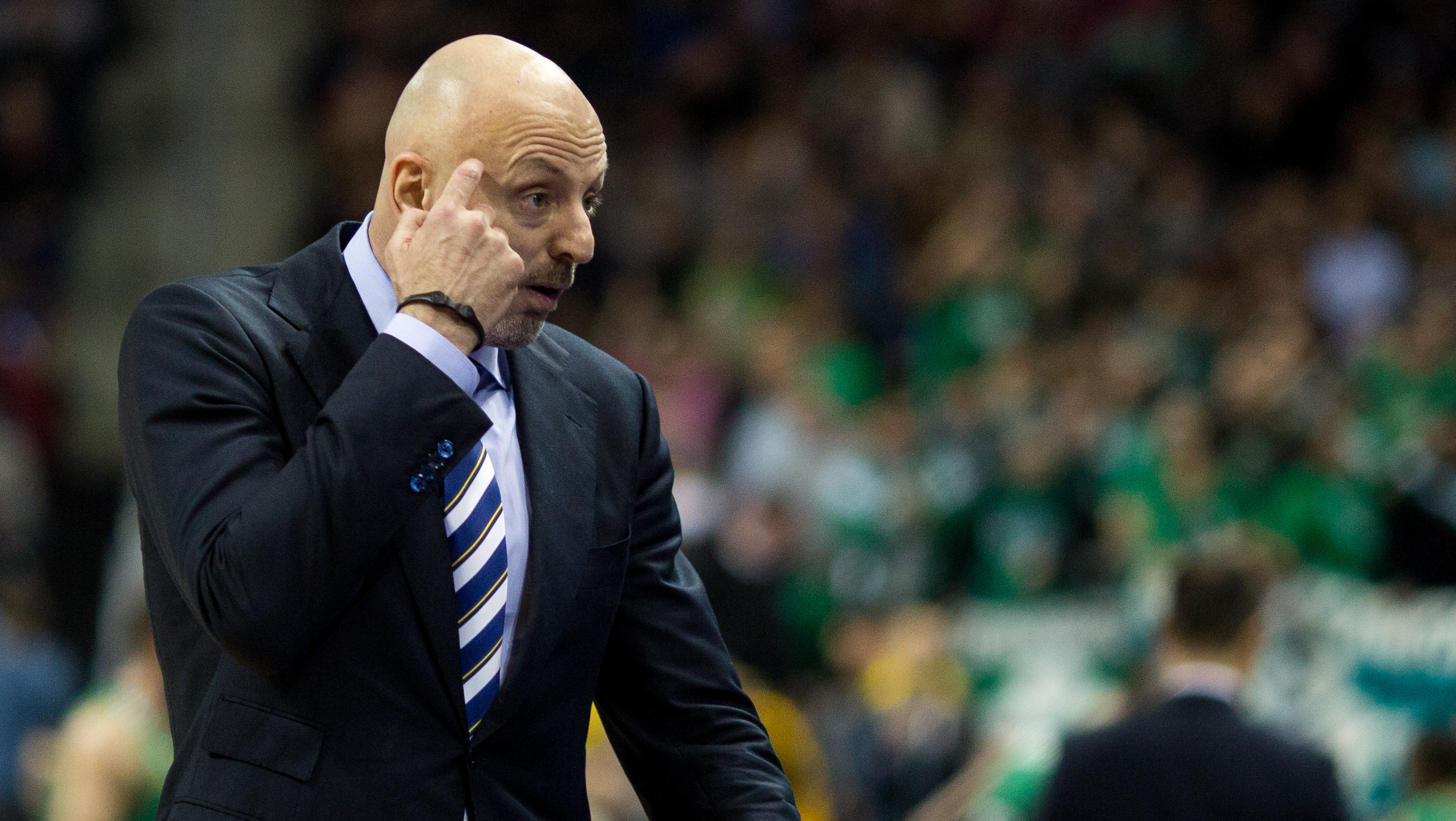 epa04606566 Berlin's coach Sasa Obradovic reacts  during the Euroleague Top 16 basketball match between Alba Berlin and Panathinaikos Athens at O2 World in Berlin, Germany, 06 February 2015.  EPA/Lukas Schulze