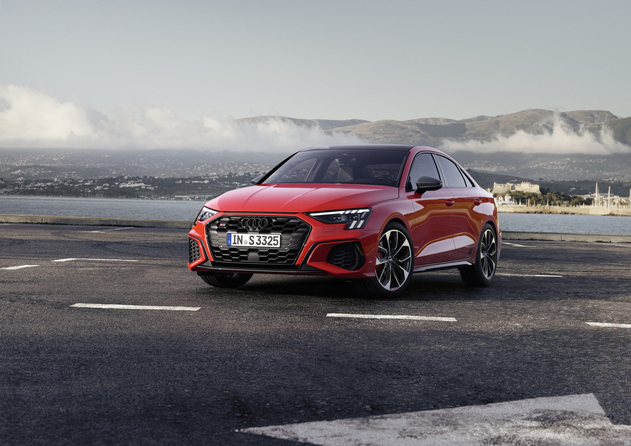 Static photo
Color: tango red