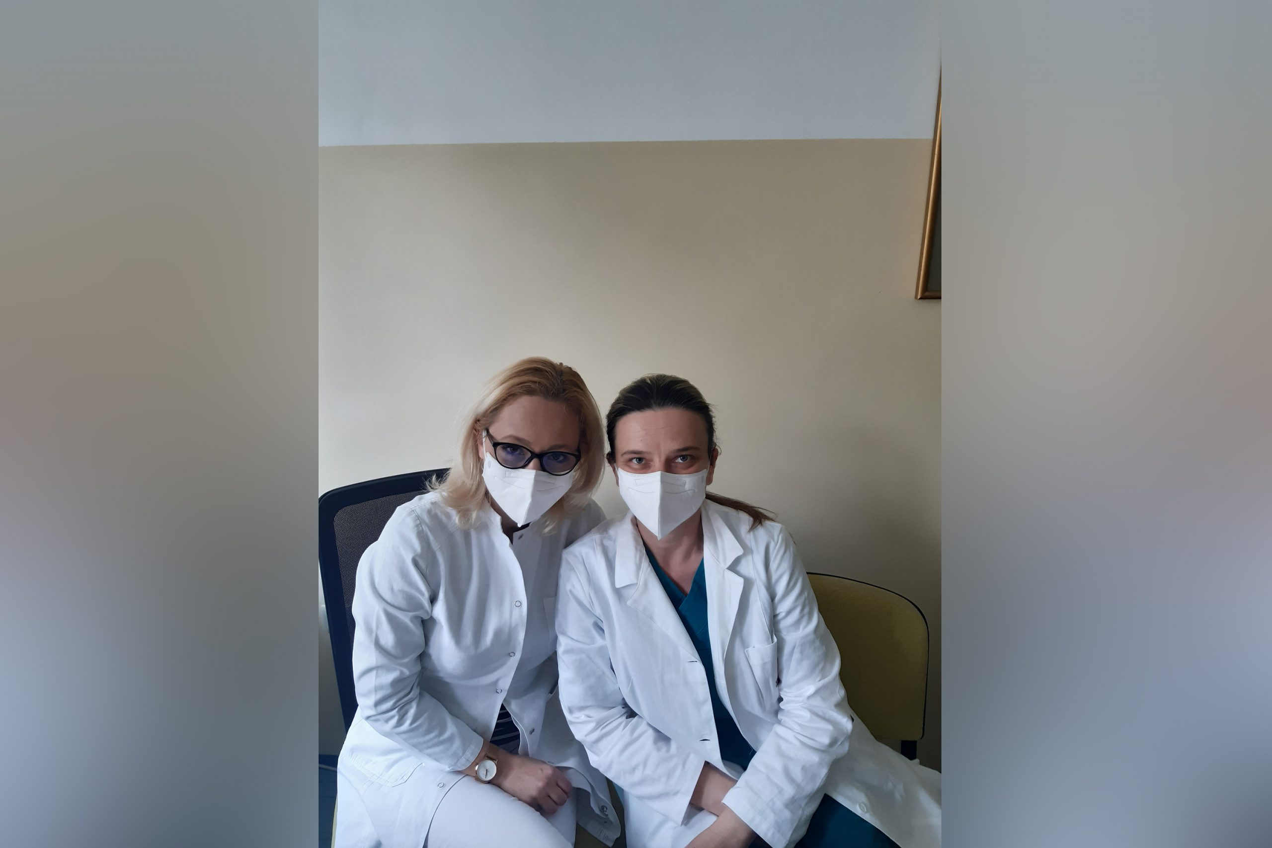 Tamara sa glavnom sestrom anestezuje Suzanom Zajić; Foto: privatna arhiva