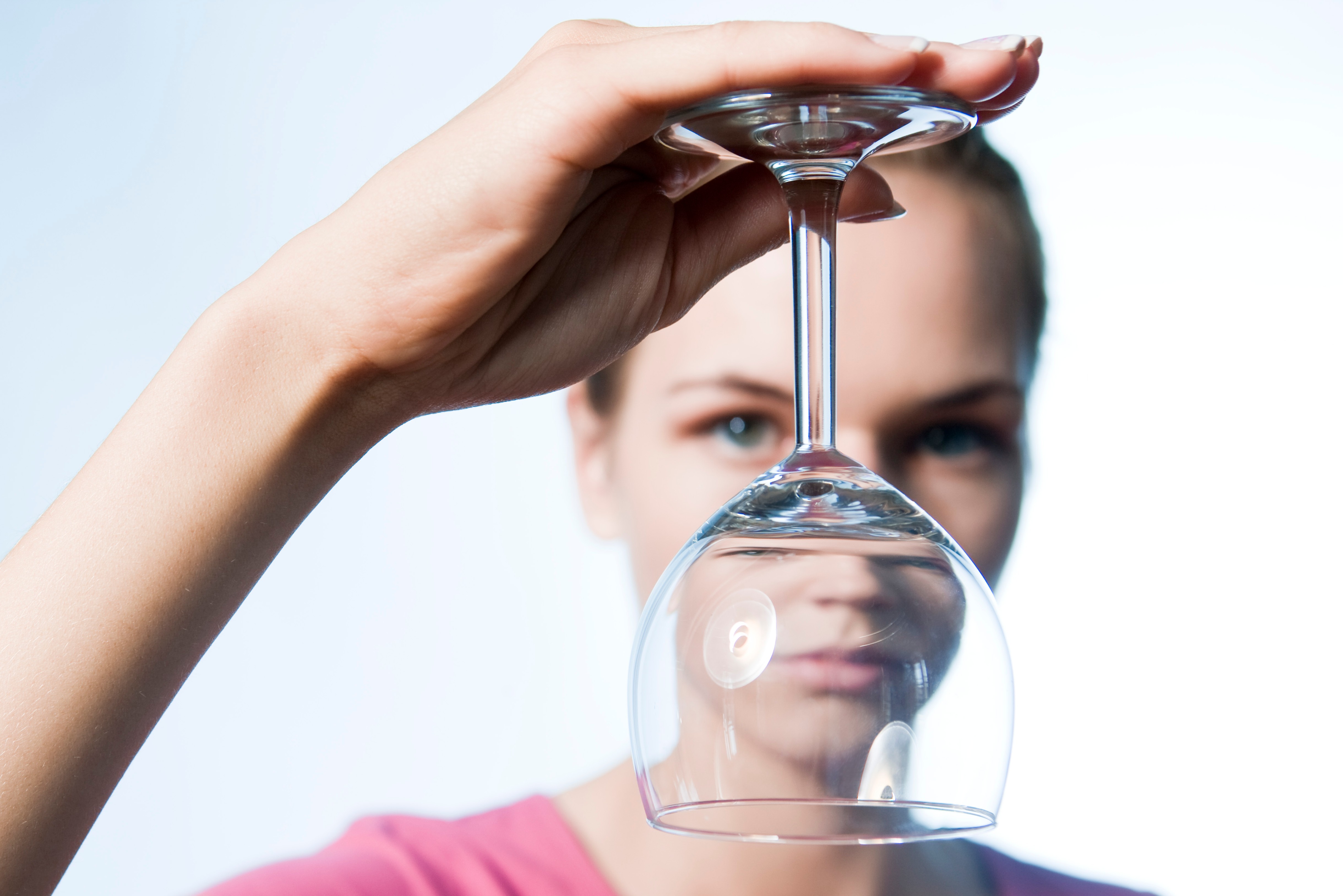 Eksperiment sa čašom; Foto: Profimedia.rs