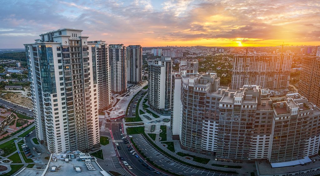Novopecerski Lipki, Ukrajina, Naselje u kojem kriminalci sa balkana imaju nekretnine