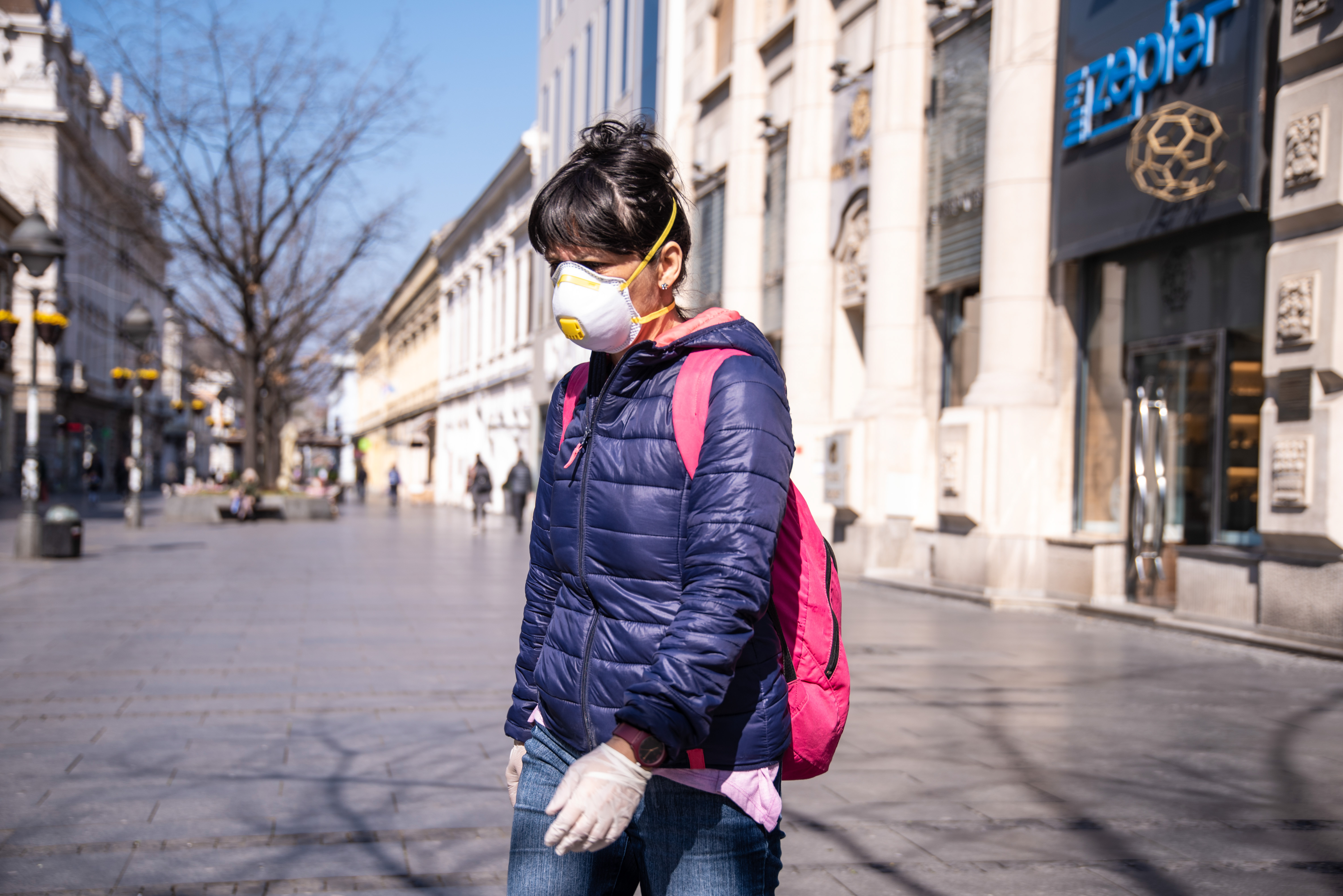 Beograd 18.03.2020. Maska, zaštitna maska. Vanredno stanje, koronavirus, coronavirus, ulice, grad, dan, ljudi u gradu, pokrivalice Foto: Dragan Mujan/Nova.rs