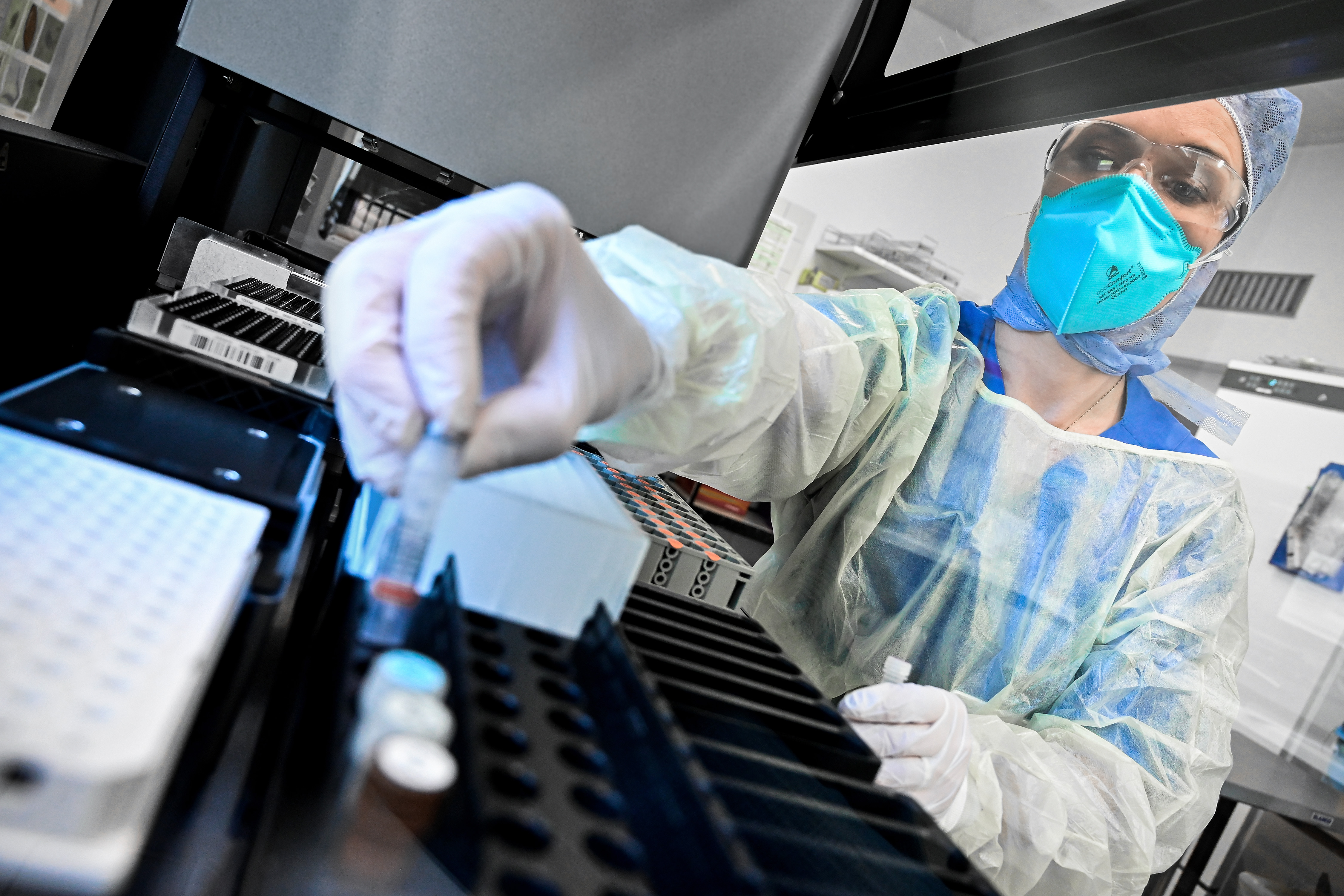 Molecular genetic diagnostics of coronavirus SARS-CoV-2 in Germany