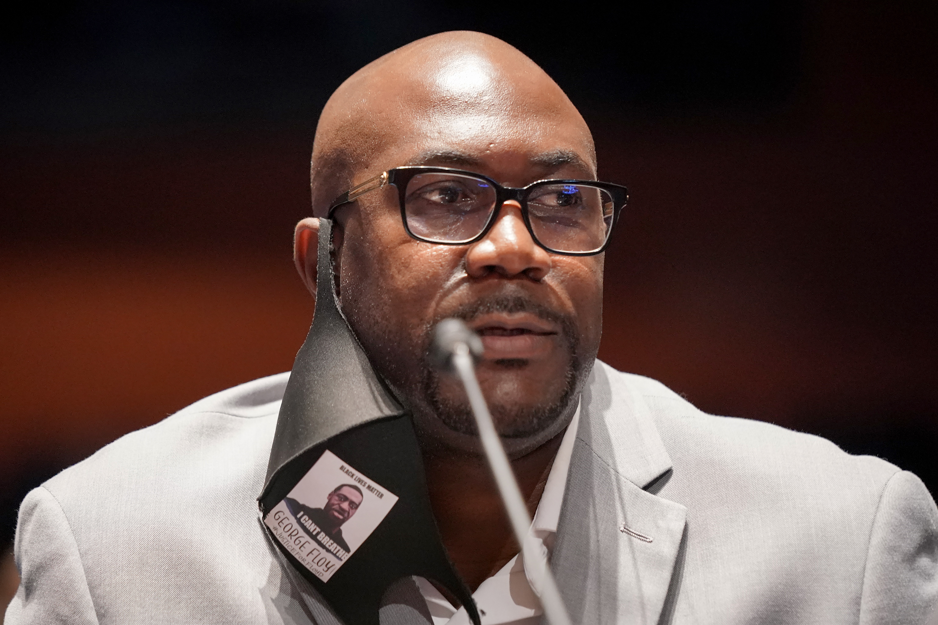 epa08478417 Philonise Floyd, brother of George Floyd, is seen during a House Judiciary Committee hearing to discuss police brutality and racial profiling, on Capitol Hill, Washington, DC, USA, 10 June 2020.  EPA-EFE/Greg Nash / POOL