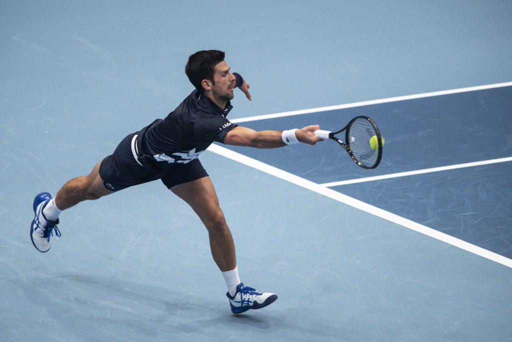 epa08778015 Novak Djokovic of Serbia in action during his first round match against Filip Krajinovic of Serbia at the Erste Bank Open ATP tennis tournament in Vienna, Austria, 27 October 2020.  EPA-EFE/CHRISTIAN BRUNA