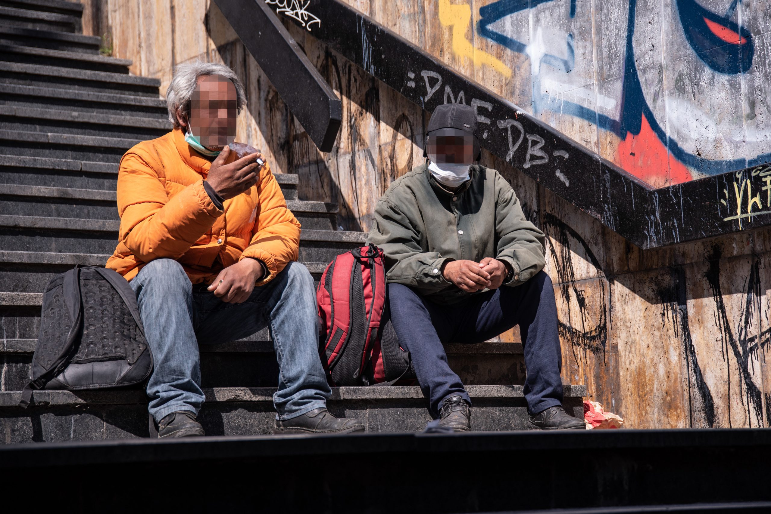 Beograd 04.04.2020. Beskućnici, beskućnik, klošari, klošar, podzemni prolaz, vanredno stanje, policijski čas, hrana, koronavirus Foto: Dragan Mujan/Nova.rs