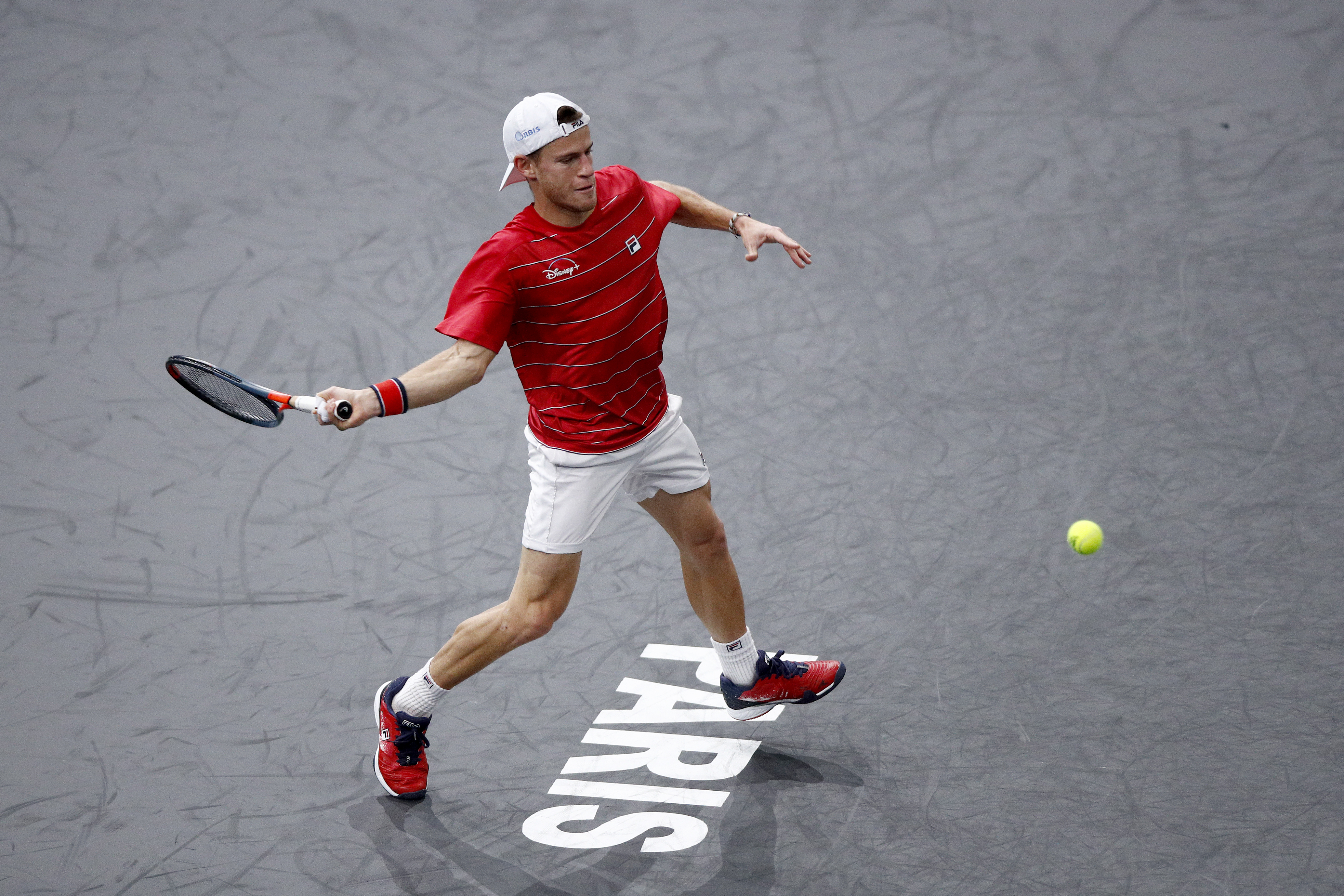 epa08798112 Diego Schwartzman of Argentina in action during his second round match against Richard Gasquet of France at the Rolex Paris Masters tennis tournament in Paris, France, 04 November 2020.  EPA-EFE/YOAN VALAT