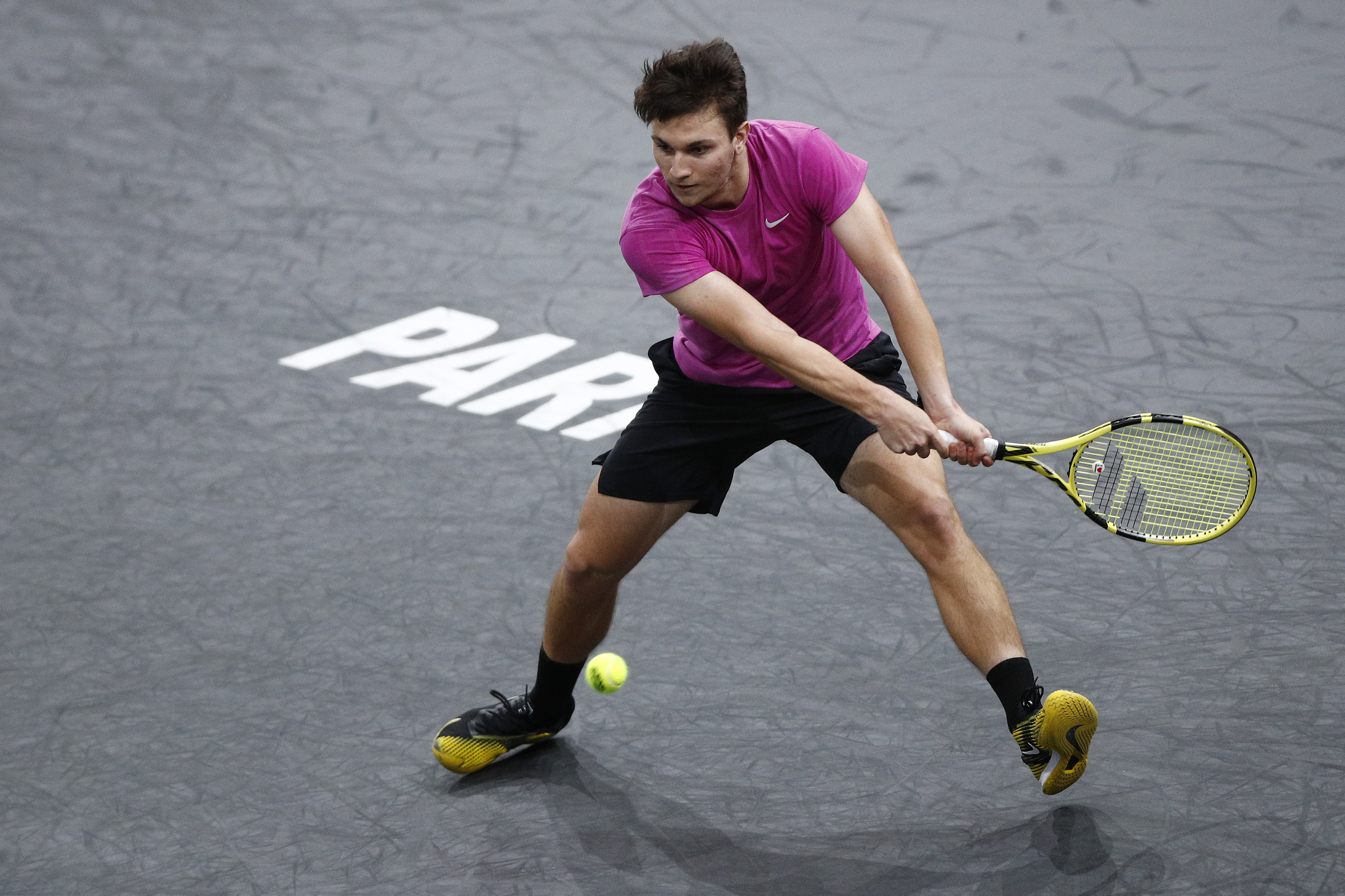 epa08798584 Miomir Kecmanovic of Serbia in action during his second round match against Alexander Zverev of Germany at the Rolex Paris Masters tennis tournament in Paris, France, 04 November 2020.  EPA-EFE/YOAN VALAT