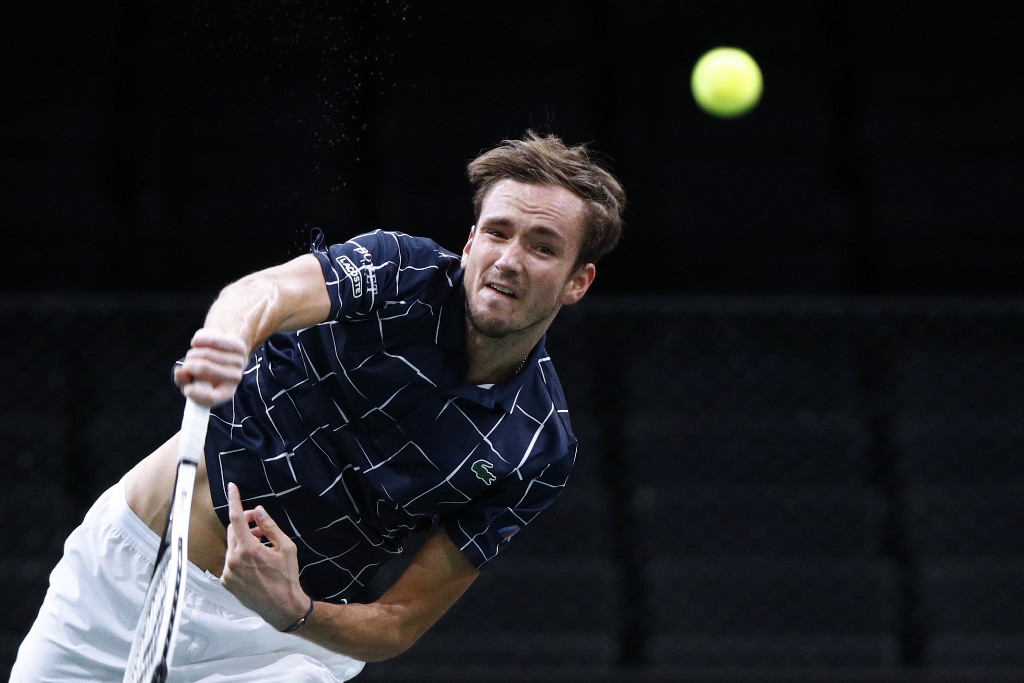 epa08800126 Daniil Medvedev of Russia in action during his round of sixteen match against Alex de Minaur of Australia at the Rolex Paris Masters tennis tournament in Paris, France, 05 November 2020.  EPA-EFE/YOAN VALAT