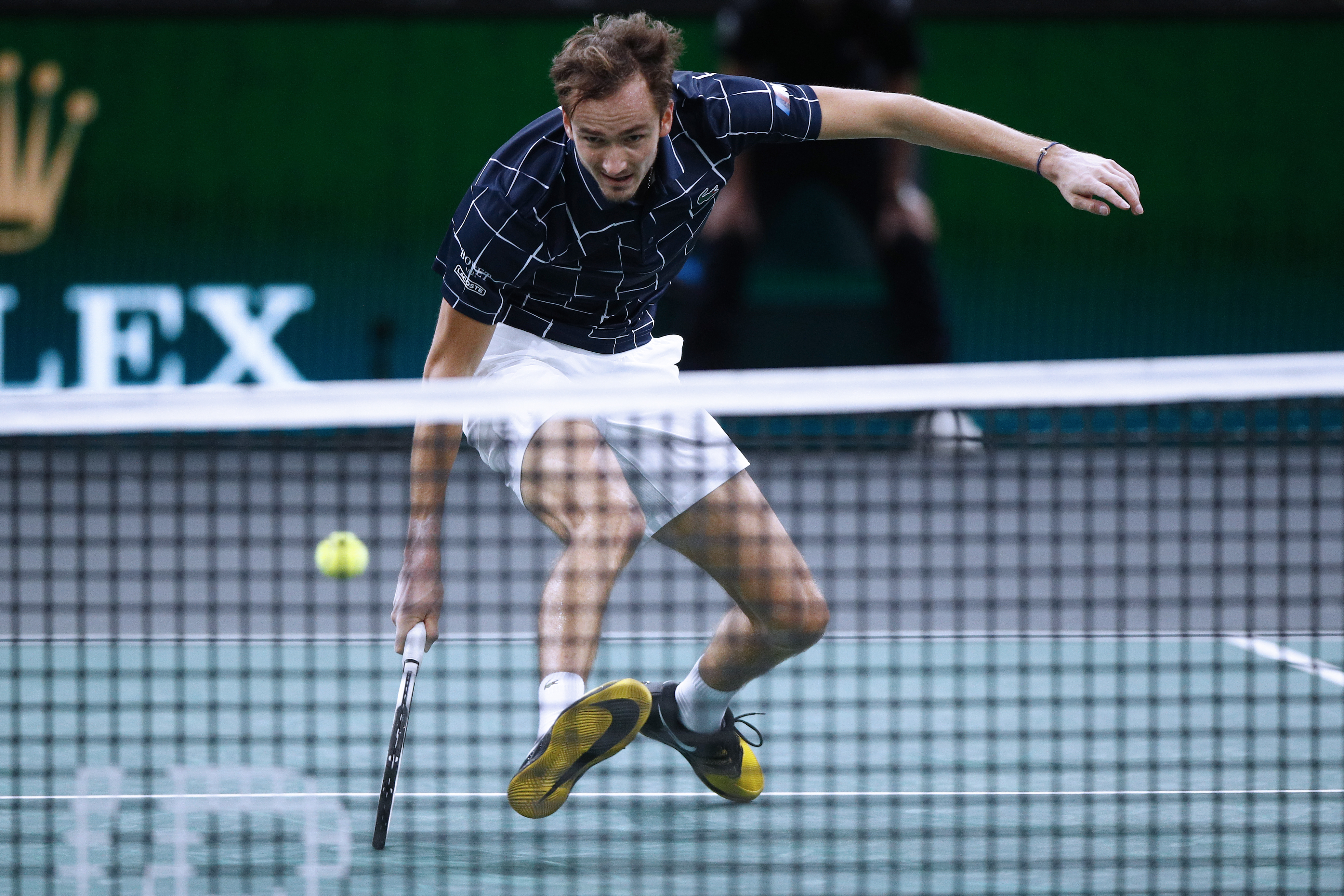 epa08800131 Daniil Medvedev of Russia in action during his round of sixteen match against Alex de Minaur of Australia at the Rolex Paris Masters tennis tournament in Paris, France, 05 November 2020.  EPA-EFE/YOAN VALAT