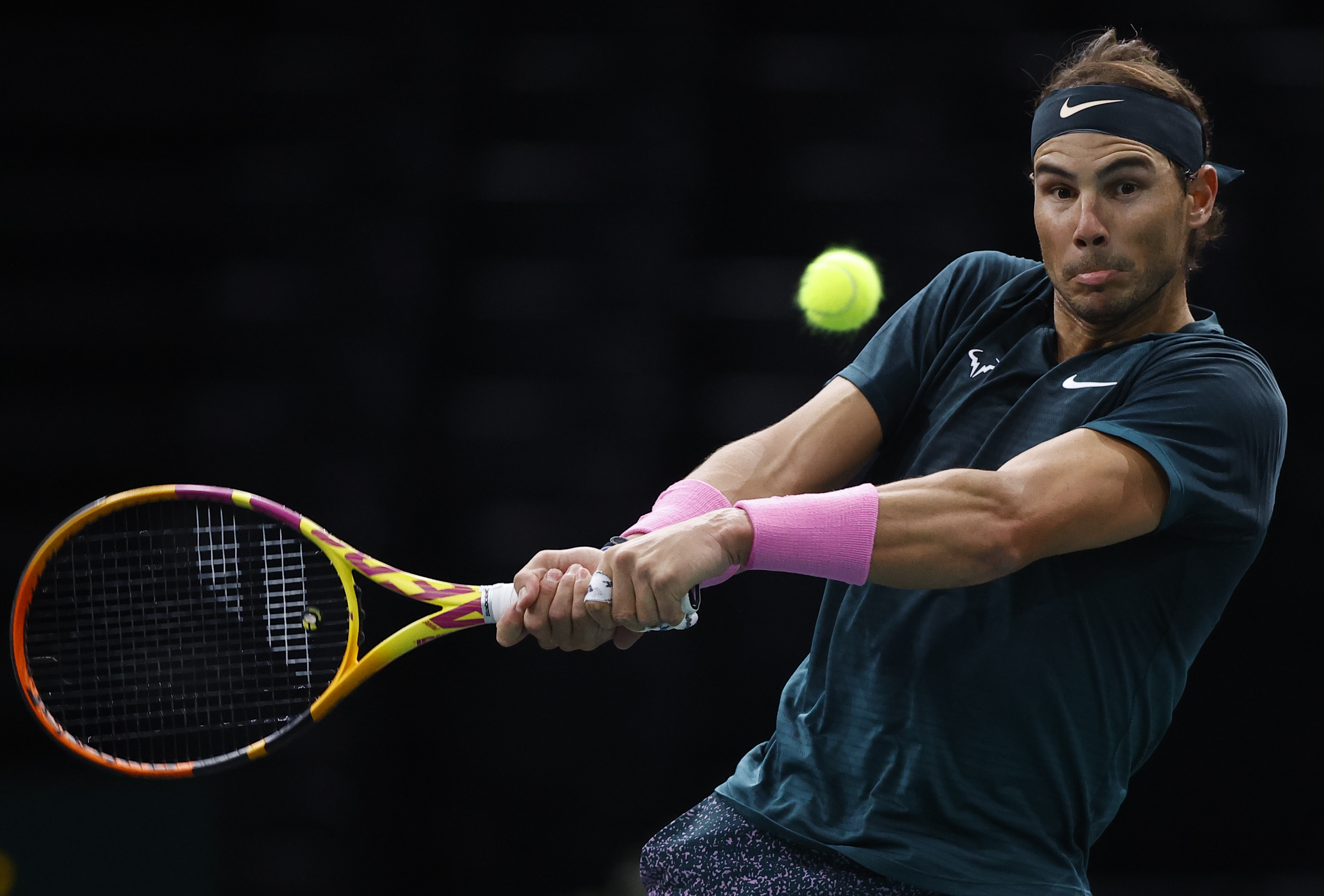 epa08805128 Rafael Nadal of Spain  in action during his semifinal match against Alexander Zverev of Germany at the Rolex Paris Masters tennis tournament in Paris, France, 07 November 2020.  EPA-EFE/IAN LANGSDON