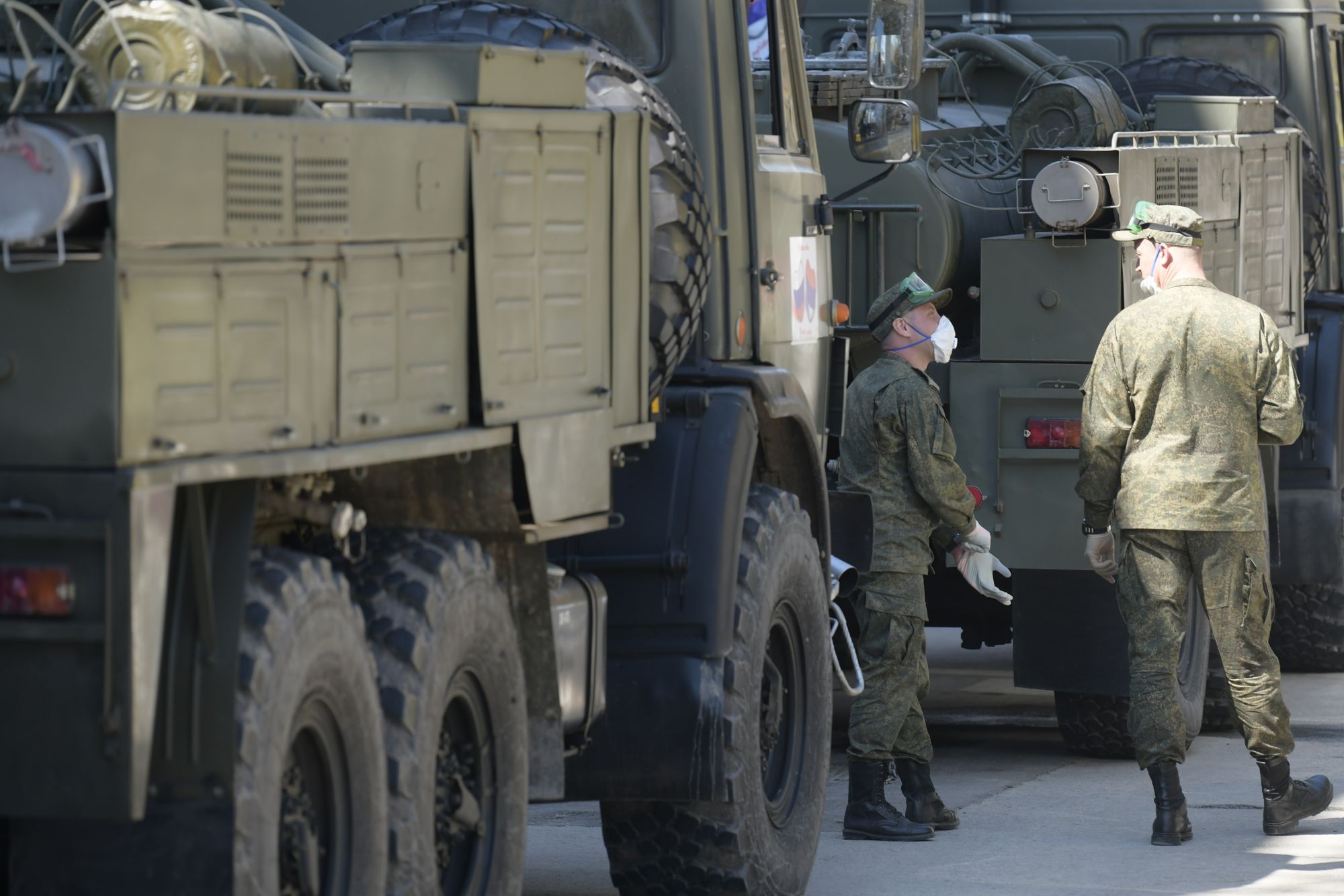 beograd 07.04.2020 dedinje infektivna klinika, ruski vojnici dosli da dezinfikuju bolnicu