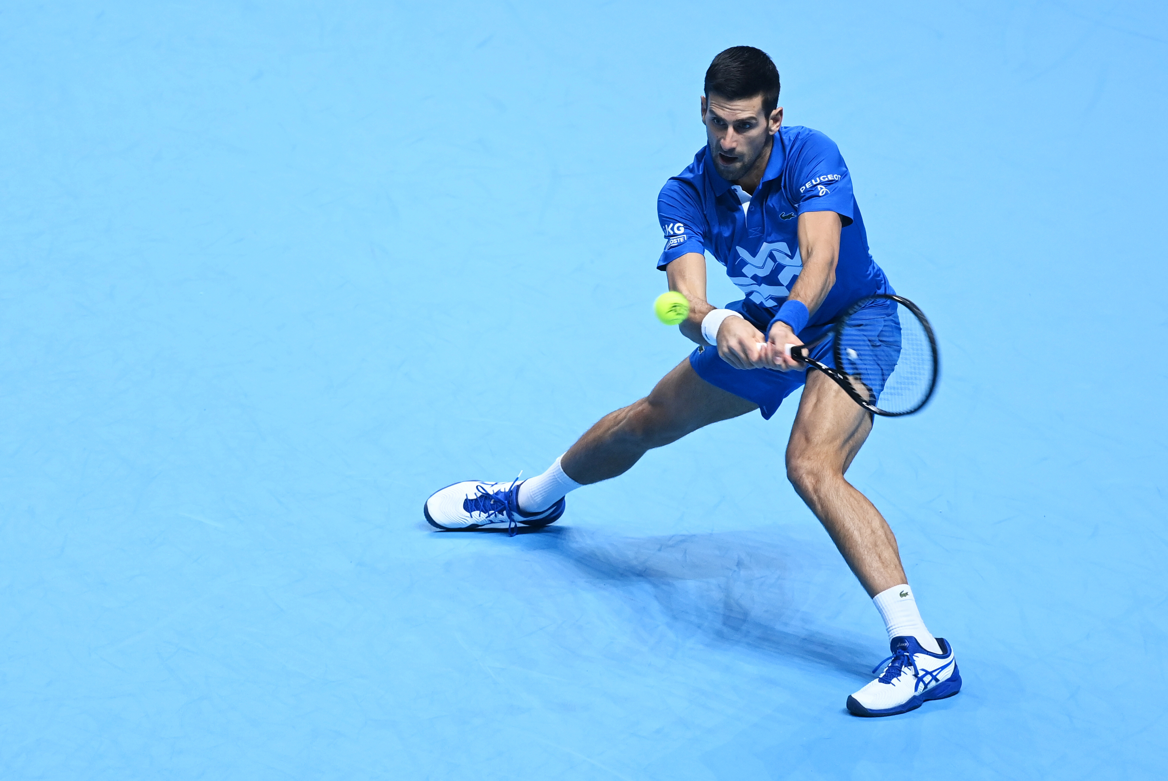 epa08823849 Novak Djokovic of Serbia hits a backhand during his group stage match against Diego Schwartzman of Argentina at the ATP Finals in London, Britain, 16 November 2020.  EPA-EFE/ANDY RAIN