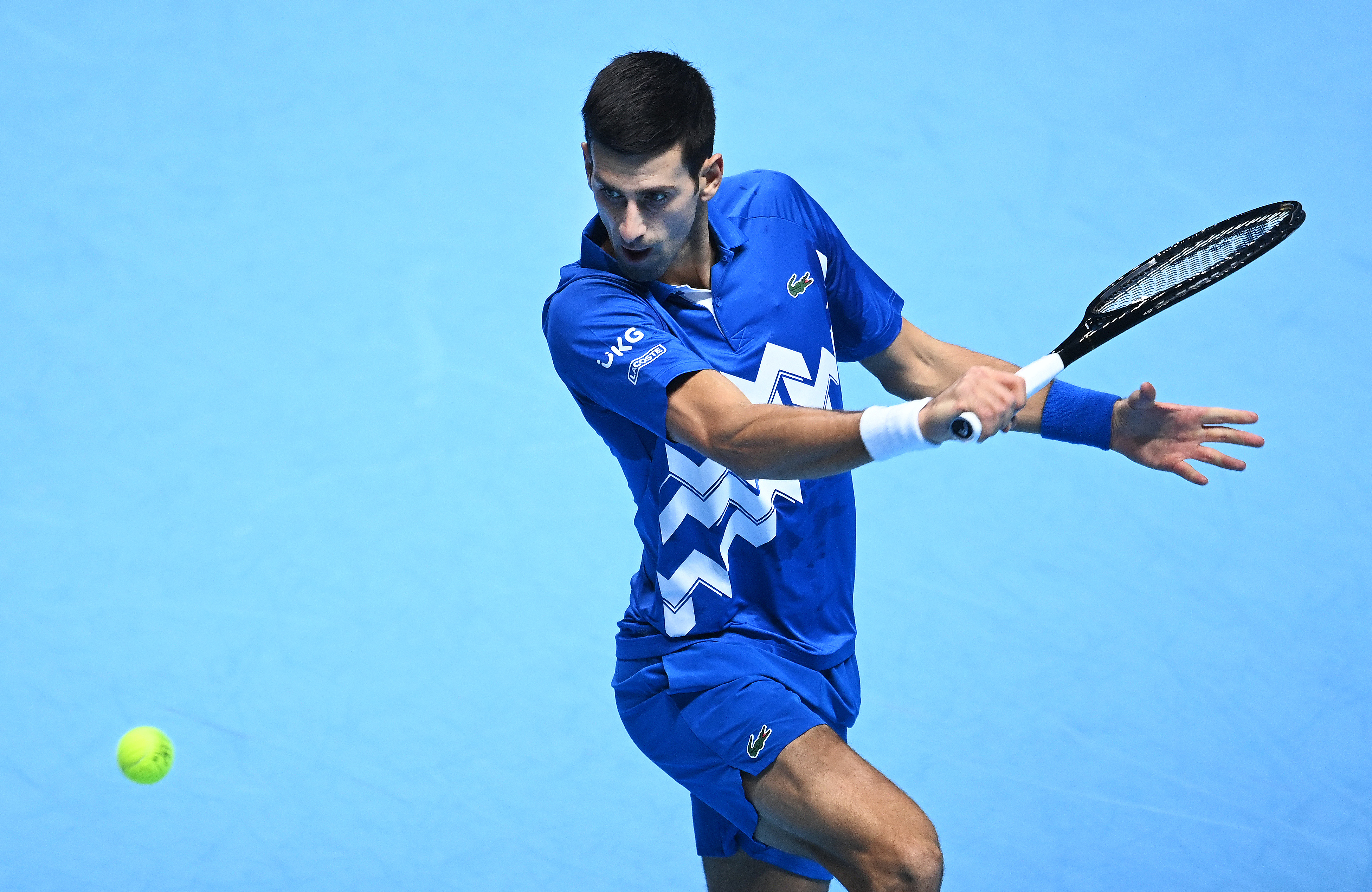 epa08828124 Serbia's Novak Djokovic returns to Russia's Daniil Medvedev during a Nitto ATP finals tennis match at the O2 Arena in London, Britain, 18 November 2020.  EPA-EFE/ANDY RAIN