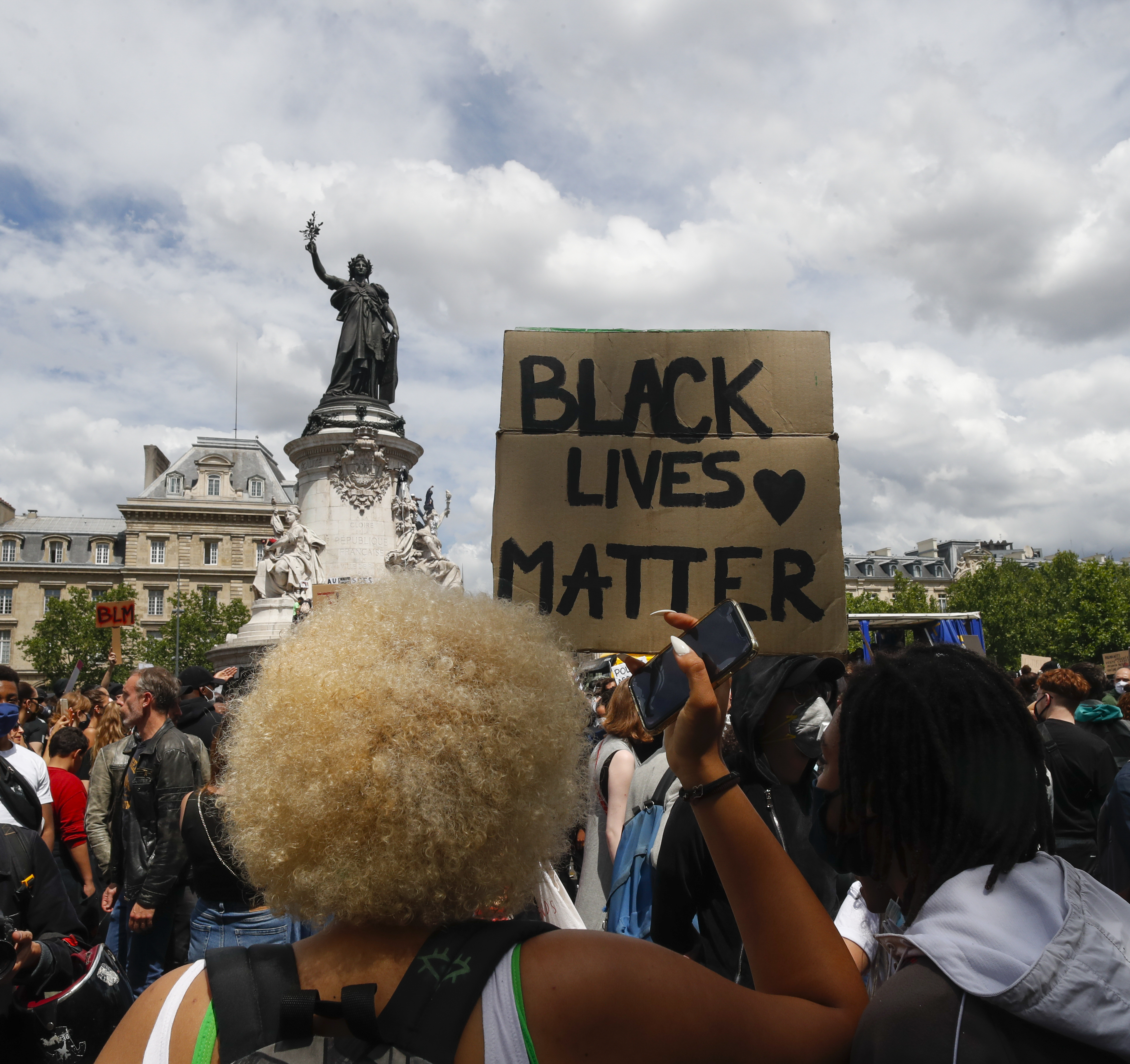 America Protests Global France