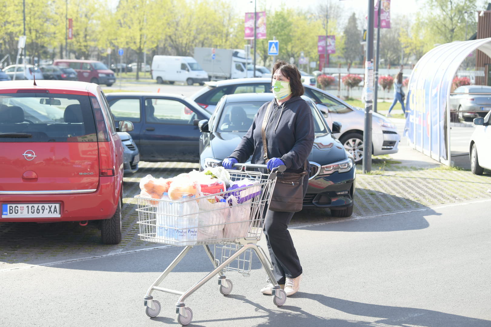 Beograd 10.04.2020 Vanredno stanje, Koronavirus, Korona, Corona, Policijski čas, Kupovina, Prodavnica, Gužva, redovi Foto:Goran Srdanov/Nova.rs