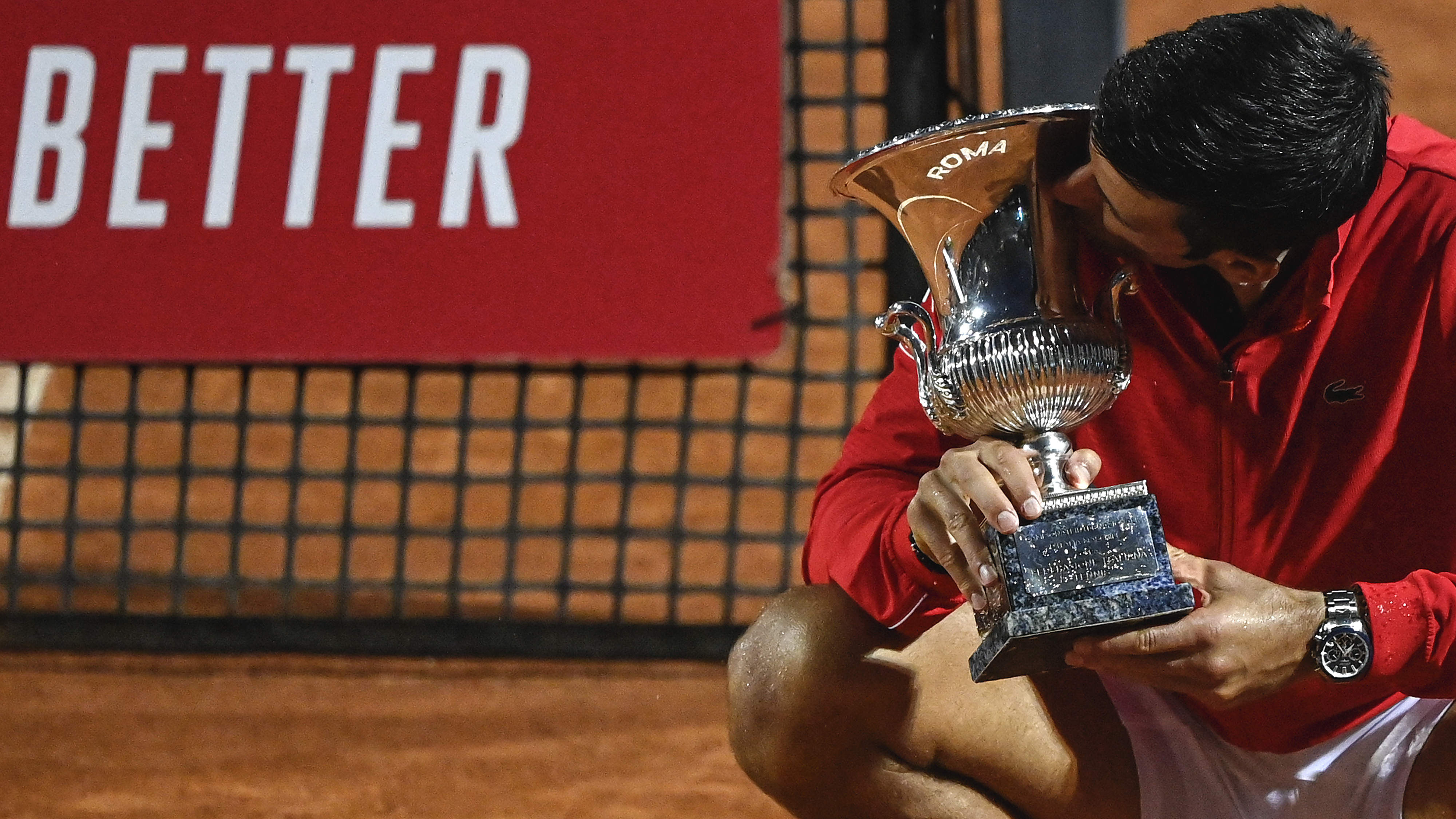 epaselect epa08686939 Novak Djokovic of Serbia celebrates winning the men's singles final round match against Diego Schwartzman of Argentina at the Italian Open tennis tournament in Rome, Italy, 21 September 2020.  EPA-EFE/Riccardo Antimiani / POOL