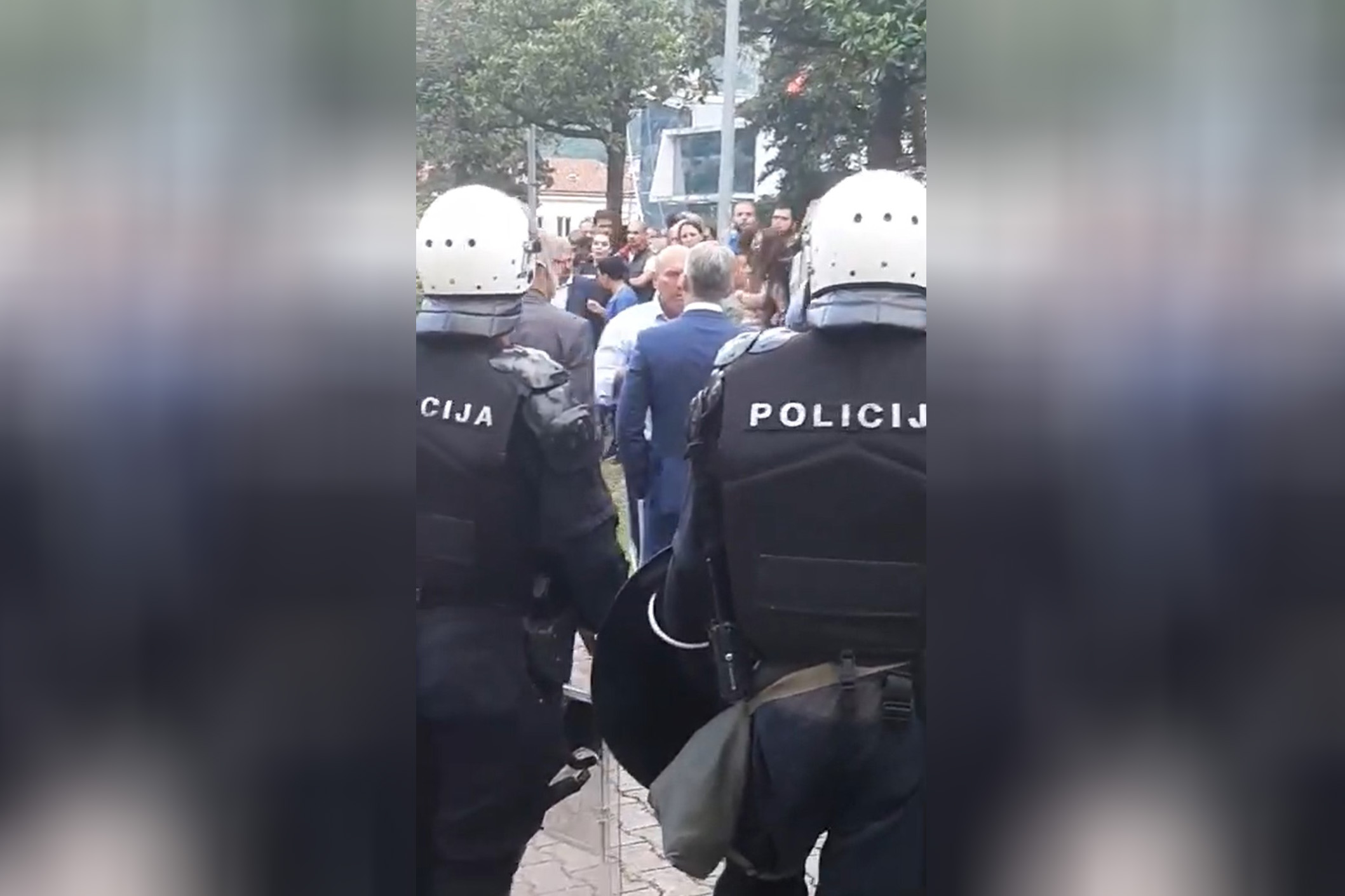 Građani ispred ODT Kotor, 17 06 2020