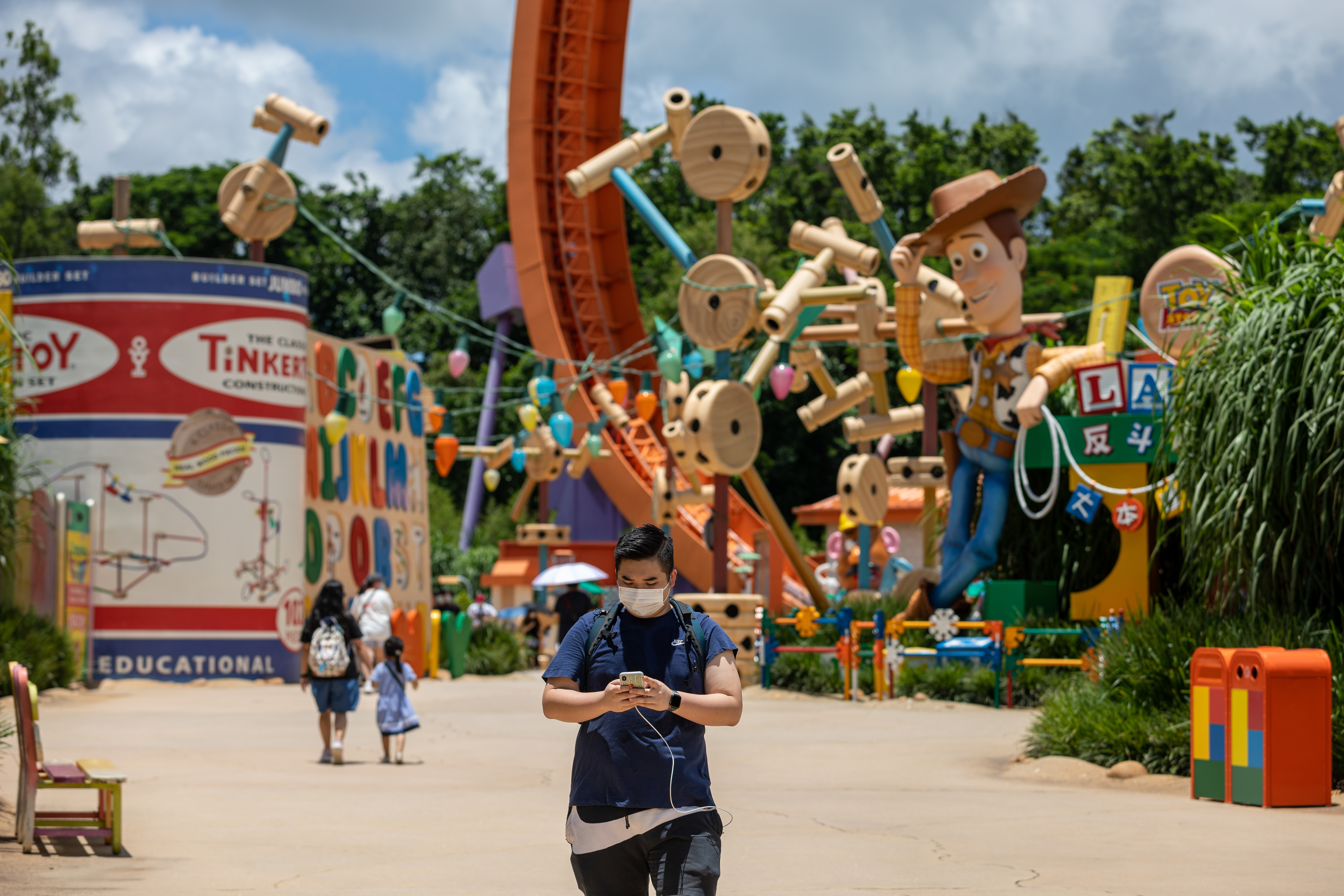 Hong Kong Disneyland reopens