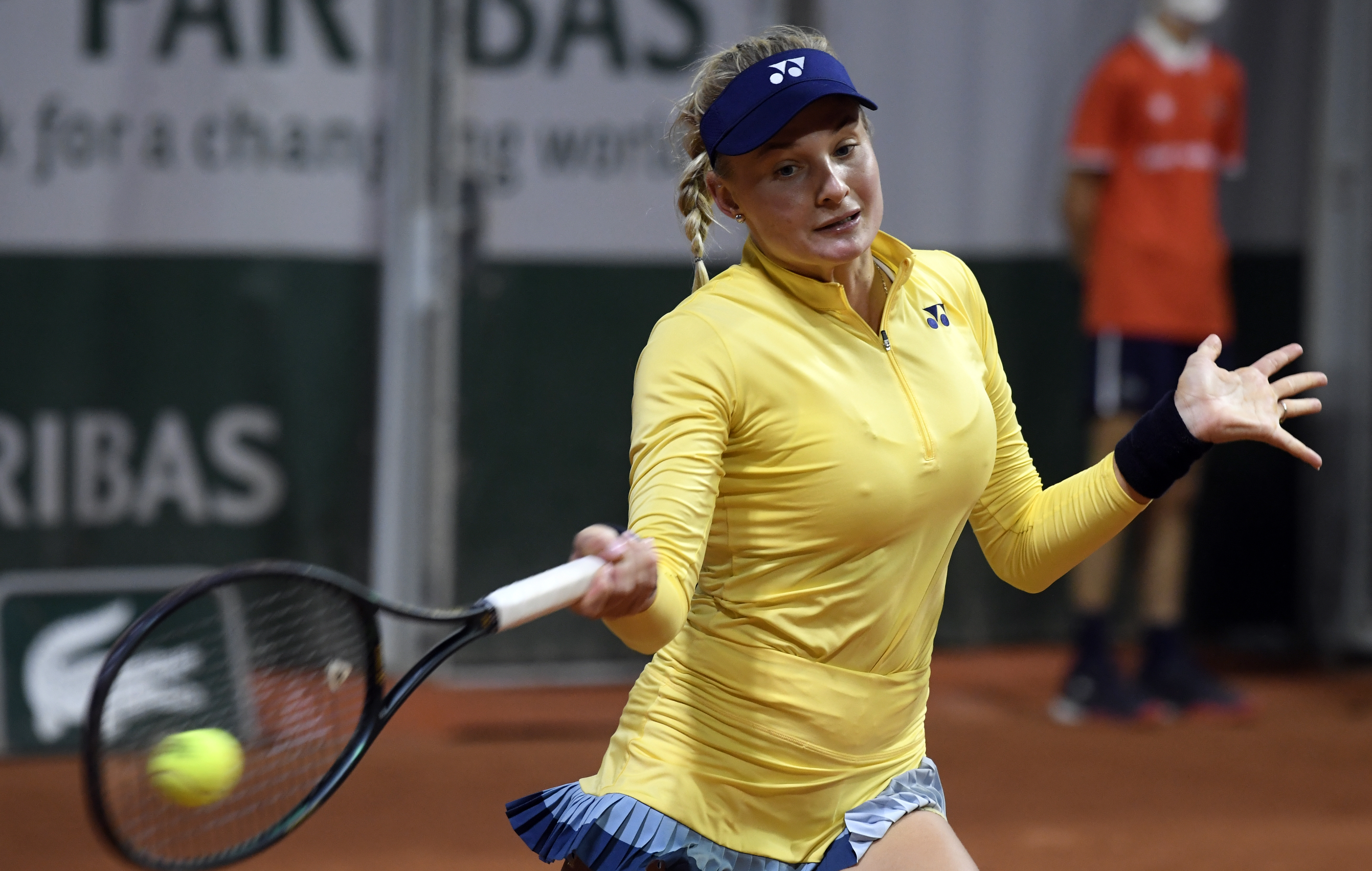 epa08702408 Dayana Yastremska of Ukraine in action against Daria Gavrilova of Australia during their women?s first round match during the French Open tennis tournament at Roland Garros in Paris, France, 27 September 2020.  EPA-EFE/JULIEN DE ROSA